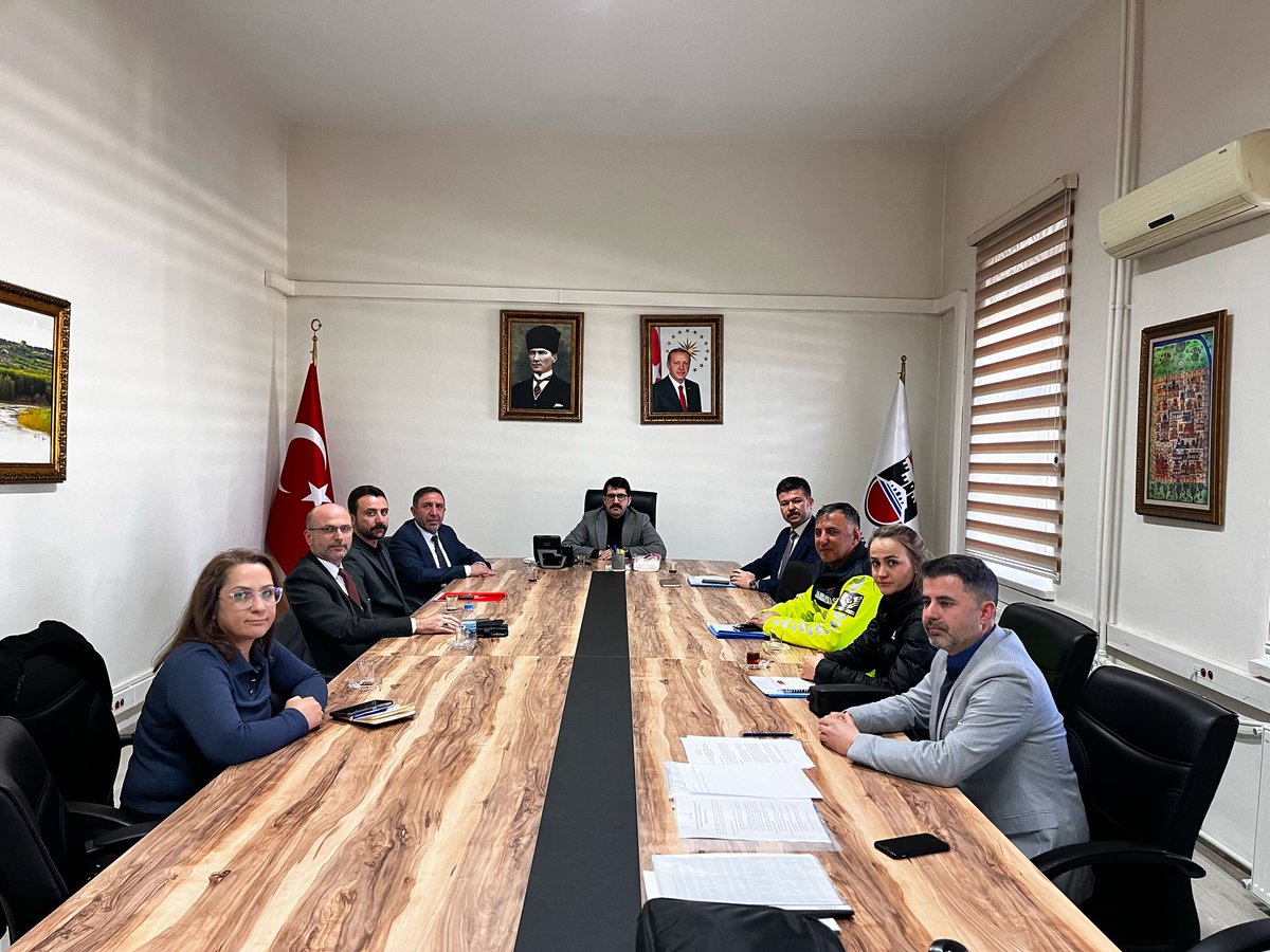 IsgDiyarbakir's tweet photo. Vali Yardımcısı Ömer COŞKUN başkanlığında, Çocukların Eğitim Süreçlerine ve Güvenliğine İlişkin Protokol kapsamında "İl Yürütme Kurulu 1. Dönem Değerlendirme Toplantısı " gerçekleştirildi.

@tcmeb @Yusuf__Tekin @meb_dhgm @omurfatih @mebisgb @ozkan_meb @Murat4Kucukali @berhuni47 https://t.co/SZ0BSQ98IY