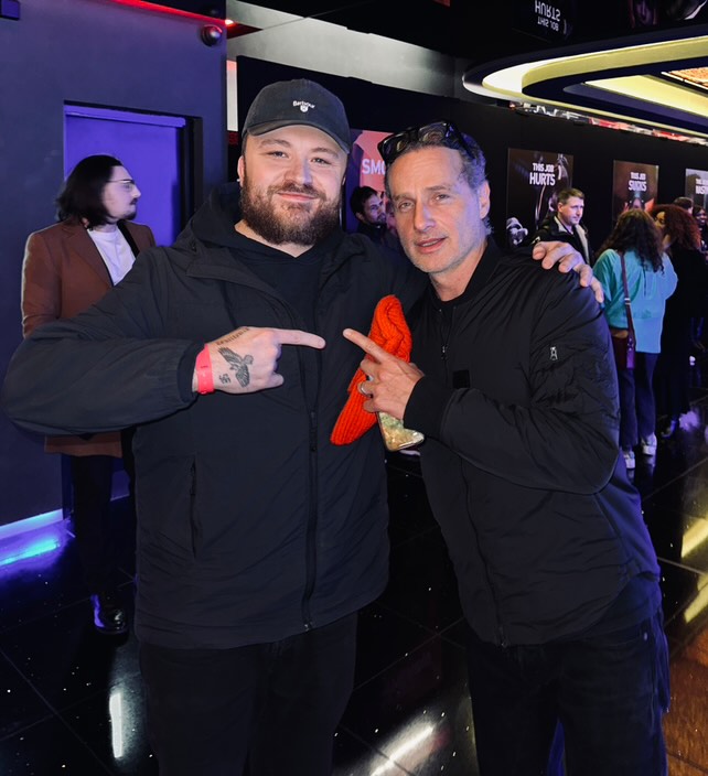 AndyLincolnNews's tweet photo. FAN PIC | Andy with a fan at the premiere of the movie 'Mickey 17' in London, England on February 13, 2025.
#AndrewLincoln 

📸 CraigsReviews https://t.co/xTA2Jd53re