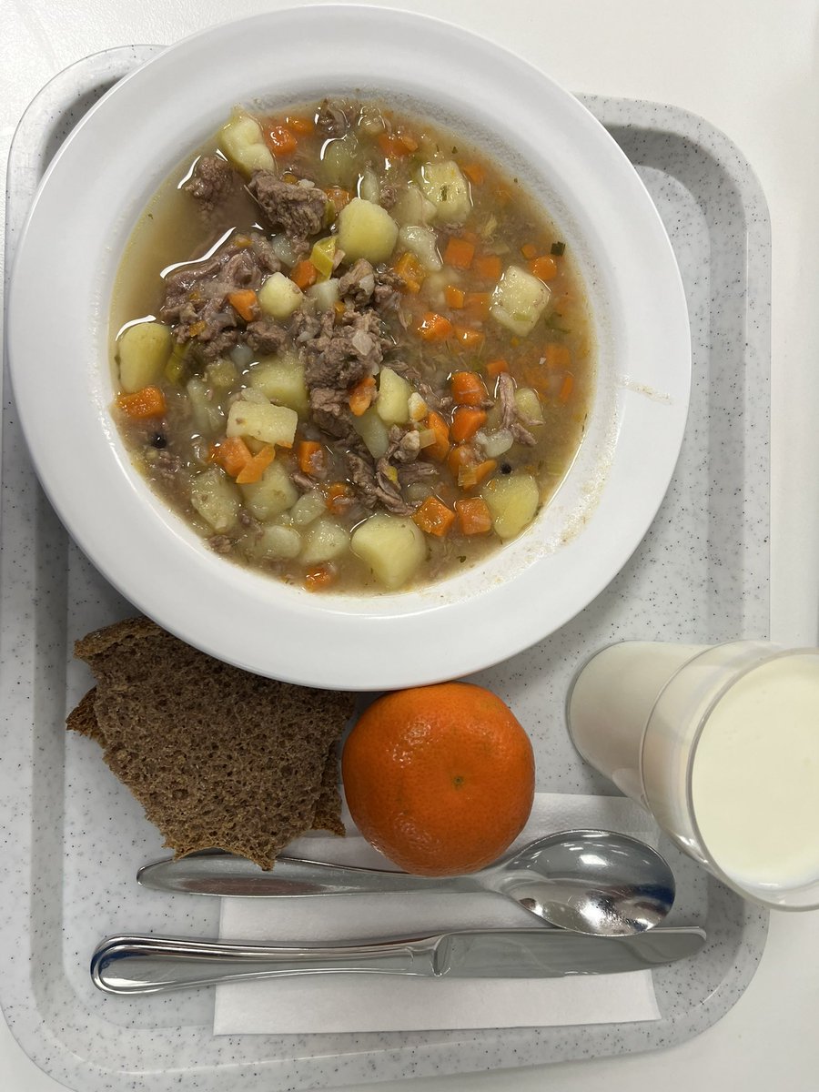 Maistuisiko kouluruoka? Kaarinassa oli tarjolla lihakeittoa. #kouluruoka #kaarina #lihakeitto