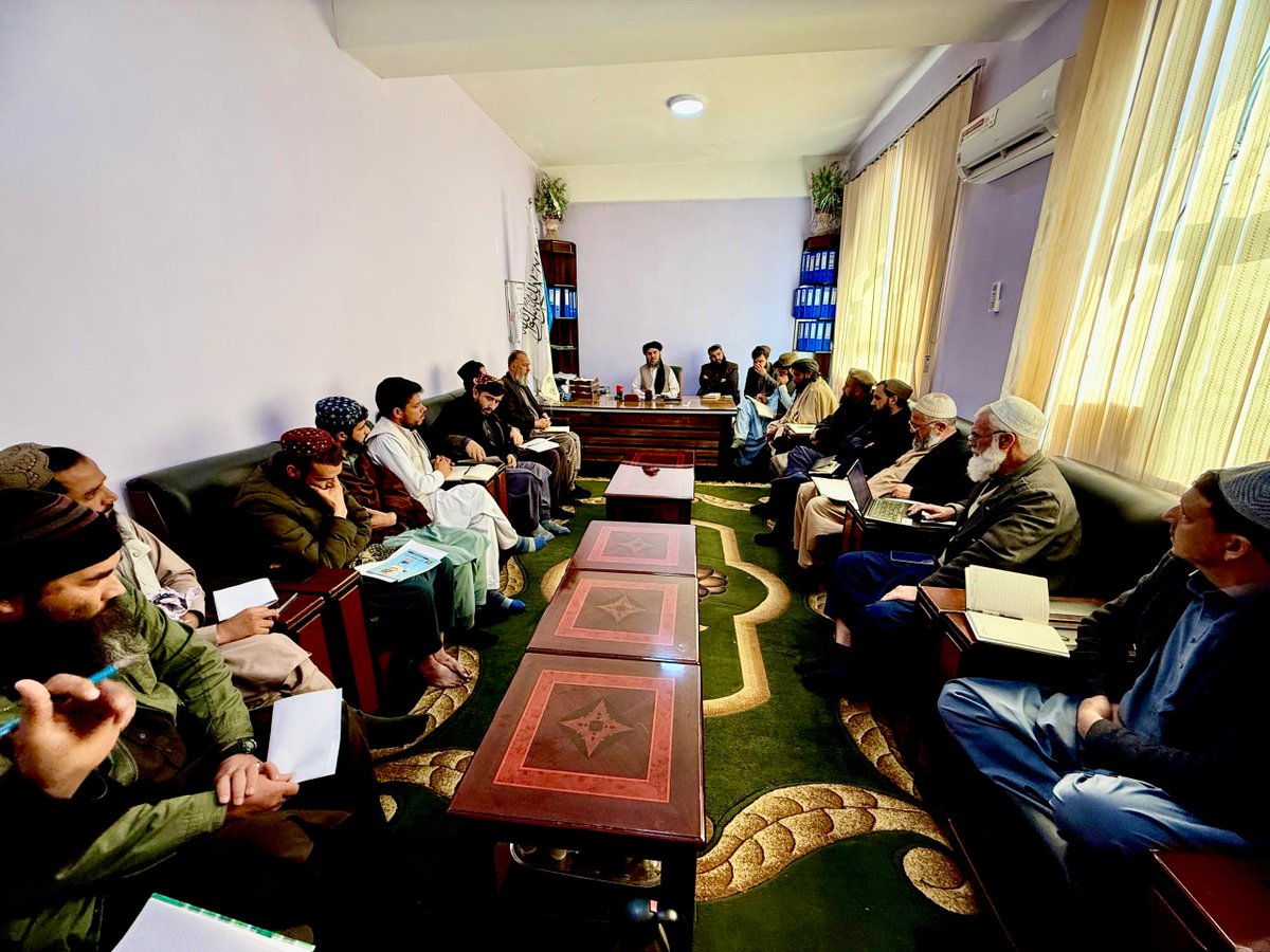 جلسه اداری ریاست صحت عامه به رهبری محترم مولوی دادالله امداد ریئس صحت عامه ولایت پروان،محترم دوکتور عبدالله افغانمل معاون صحت عامه وکارمندان امارتی ریاست صحت عامه دایرگردید وروی موضوعات ومشکلات شفاخانه تخصصی  چاریکار، ومراکزصحی صحبت های همه جانبه صورت گرفت وهدایات لازم داده شد.