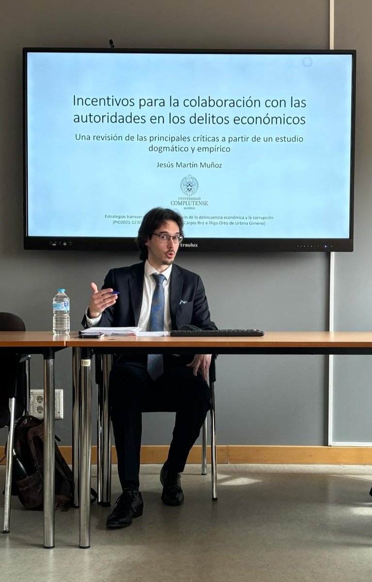 El pasado viernes, 21 de febrero, tuve el honor de intervenir en el seminario de Derecho penal de la UAM para presentar algunos resultados de la tesis. ¡Muchas gracias al área de Derecho penal por haber contado conmigo!