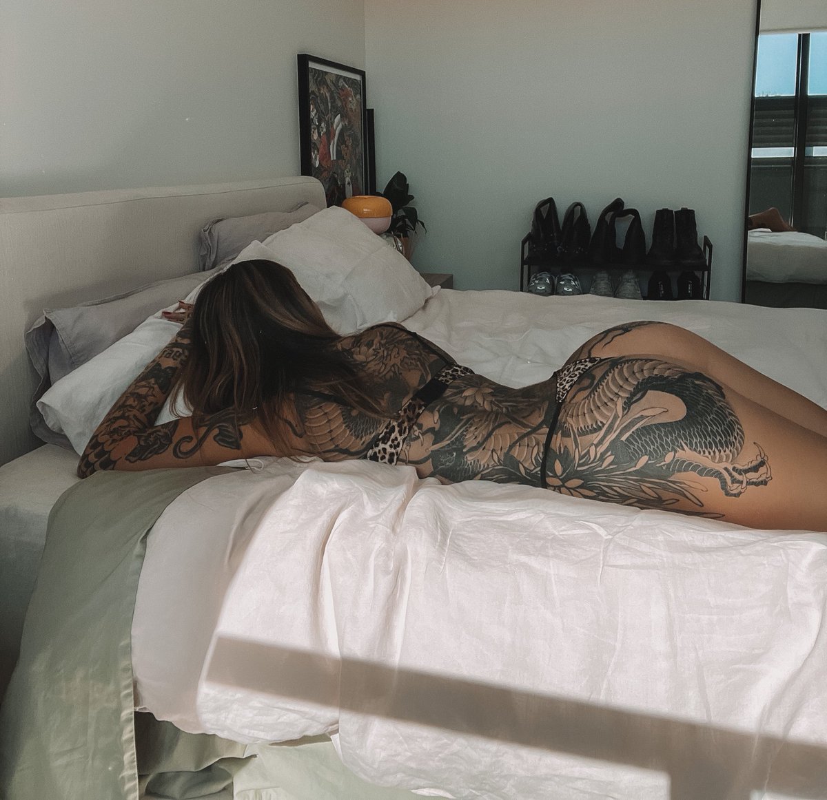 morebronkfox's tweet photo. U wake up next to this what’s the first thing you’re doing https://t.co/3IvquOTSRg