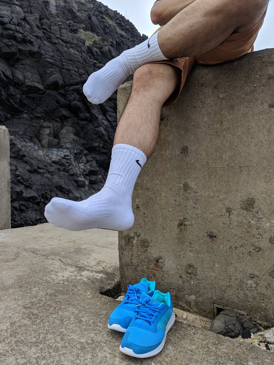 #學長學弟關係再度回歸
#情侶主奴模式一起經營
出門在外是情侶模式，但進房門就是主奴關係了，以後還會繼續更新調教這一部分，感情世界真的很難，但是我相信經過不斷碰撞修正，我與學弟將來都能越來越好的❤️

以後在遊戲房間裡對學弟來說我是主人，但在外頭時候我還是那位疼人的學長請大家多多指教😏