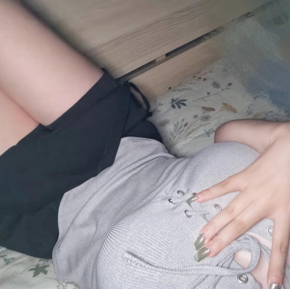 olaomo23's tweet photo. #常熟市尚湖镇 小萝莉🌸人照一致🌷热情主动🧚‍♀️ 温柔体贴💋可甜可盐💄性价比高❤️自带GZS💋刚下海不久 https://t.co/d8yQqT3Jr9