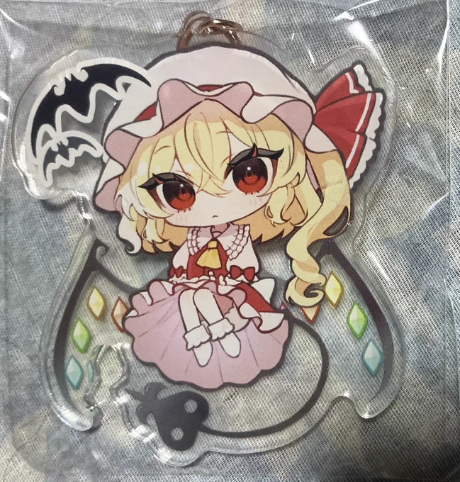 みにフランちゃんアクキー、ありがたいことに完売したのですが、もし欲しい!と言う方が多ければ再販考えようかな、、、 と言うことで、アンケートにご協力頂ければ ツリーに下げておくので、お願いします!