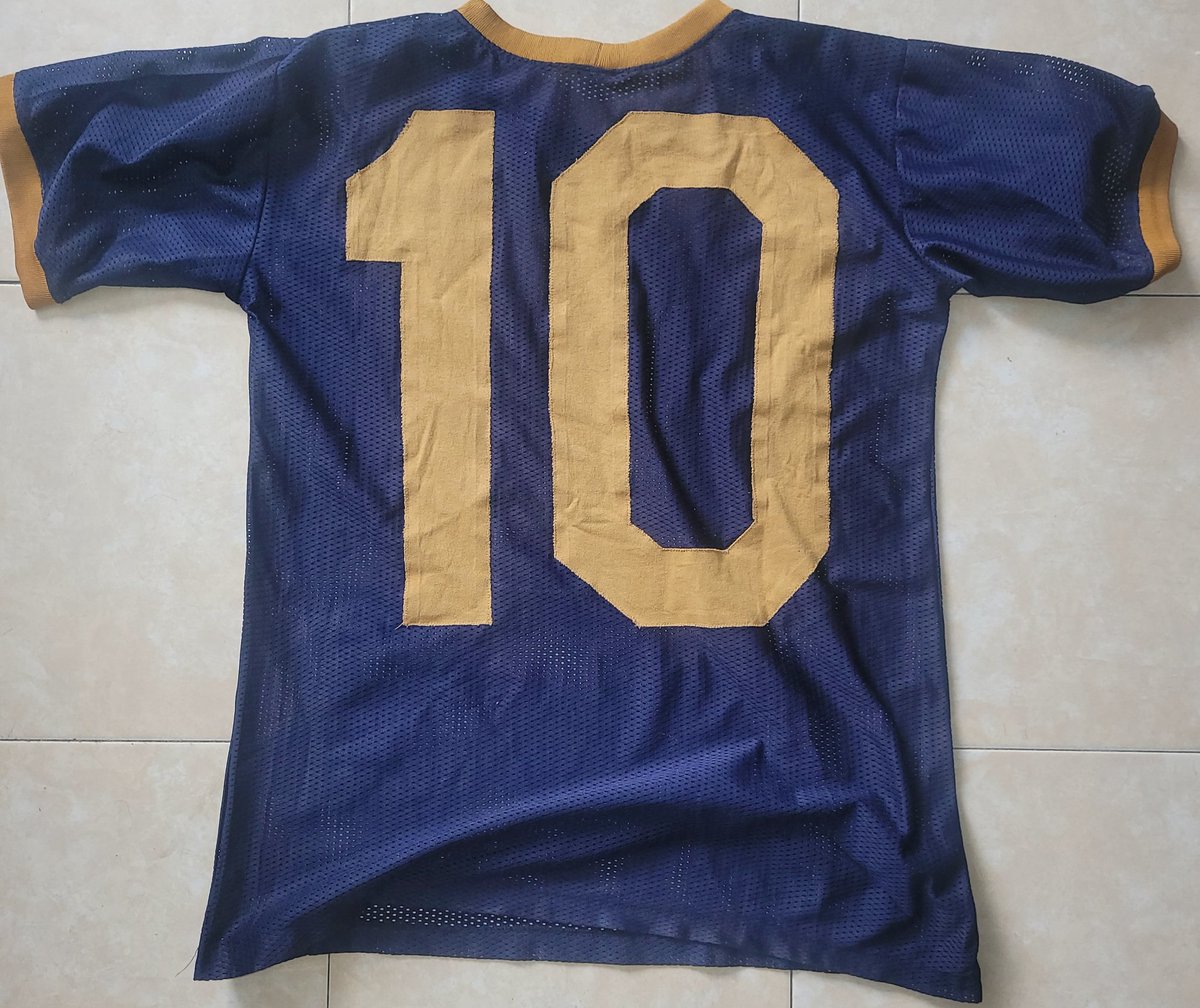 pumartur32's tweet photo. @PumasMX 
#deepoca
#vintagestyle 
#uniformesdepumas https://t.co/T95YewV1RN