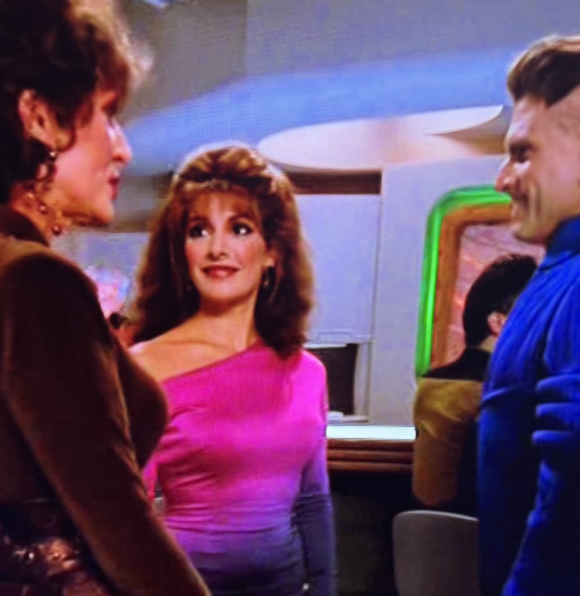 Frank Fitzek (@frankfitzek) on Twitter photo Daher kommt das #DFB Trikot. #Startrek NG. Daher kommt das #DFB Trikot. #Startrek NG.