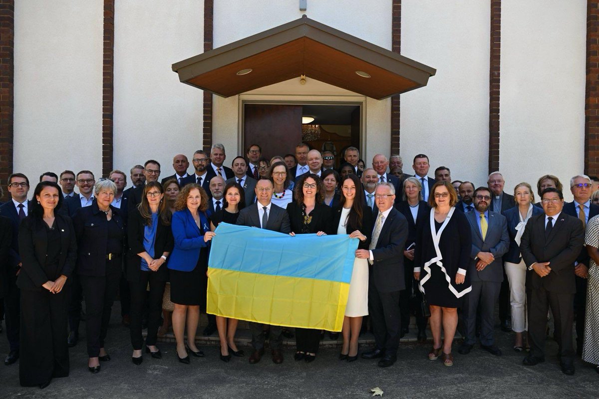 The diplomatic corps in Canberra 🇦🇺expressed their solidarity with Ukraine and their commitment to supporting the country in achieving a just and lasting peace.🌏🇺🇦
До перемоги! Слава Україні!