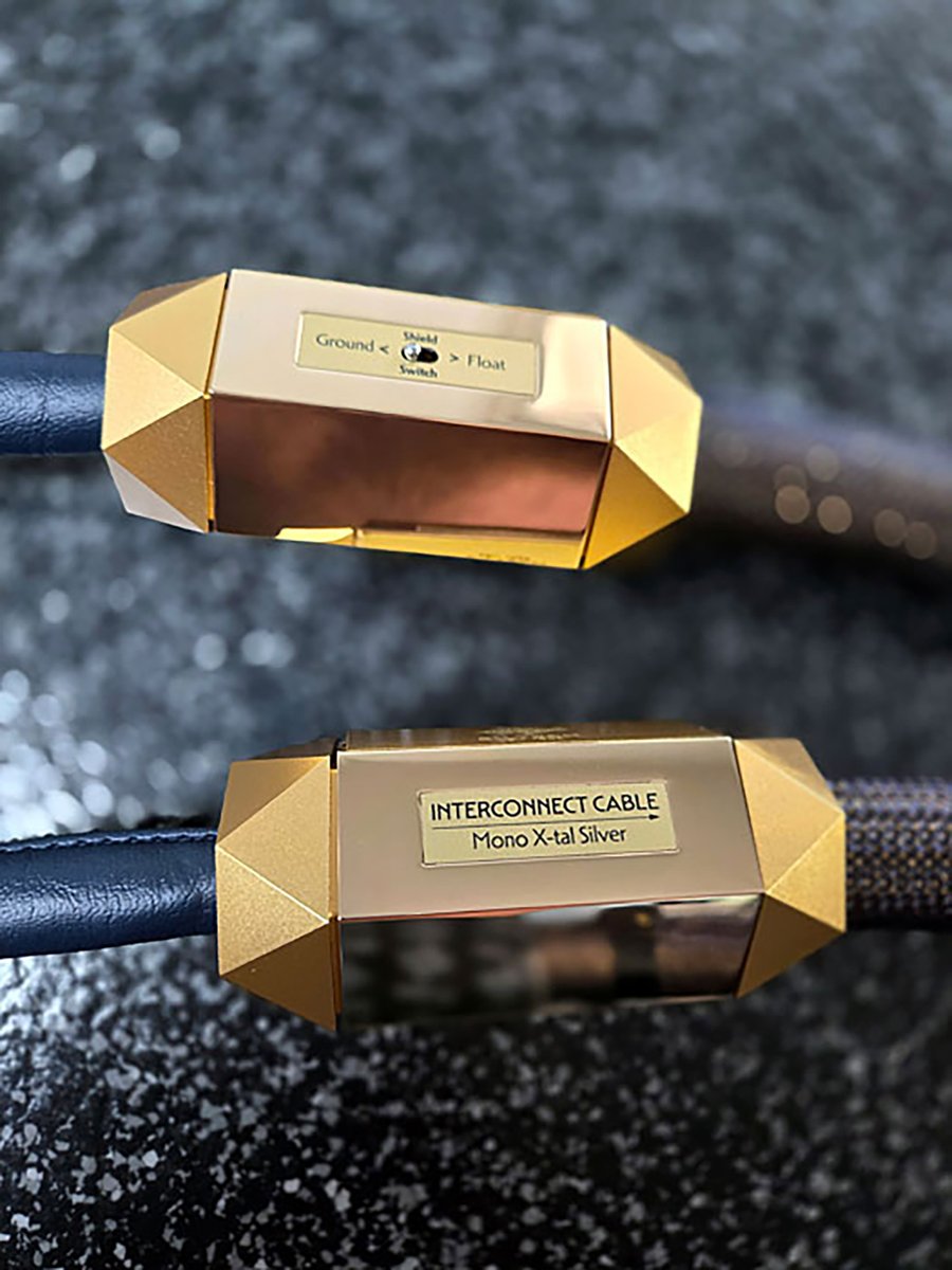 richcoln's tweet image. 【來自荷蘭的新標桿｜Siltech Master Crown】
because #ilovehifi #Siltech #MasterCrown #S10plus #單結晶純銀導體 #BalancedGround #Femto級細節 #傳真度與真實感逼真 #激昂澎湃 #拳拳到肉
Read the full article here: reurl.cc/A657Ve