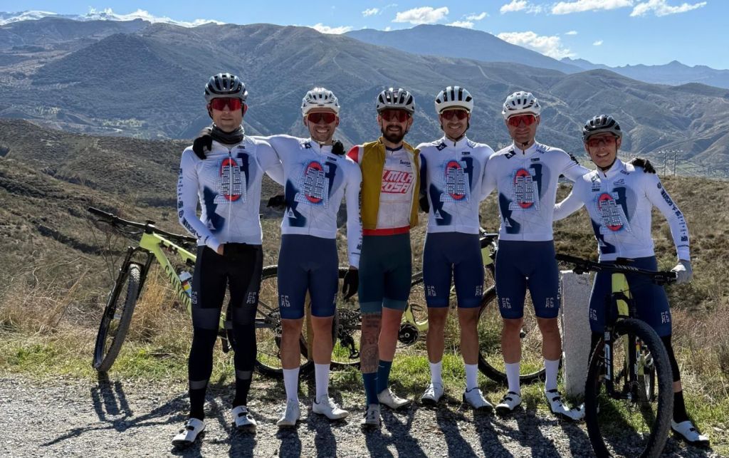 PalomarJulian's tweet photo. . @AndBikeRace #AndalucíaBikeRace
Etapa 1. 24/02/2025 (XCM) | GRANADA 64,57 km

El Gobik Factory Team XCO y XCM inicia hoy en Granada Andalucía Bike Race by Garmin 
@FACiclismo @VictorSelles
https://t.co/PiWNXkGkfL https://t.co/5DYfEObNef