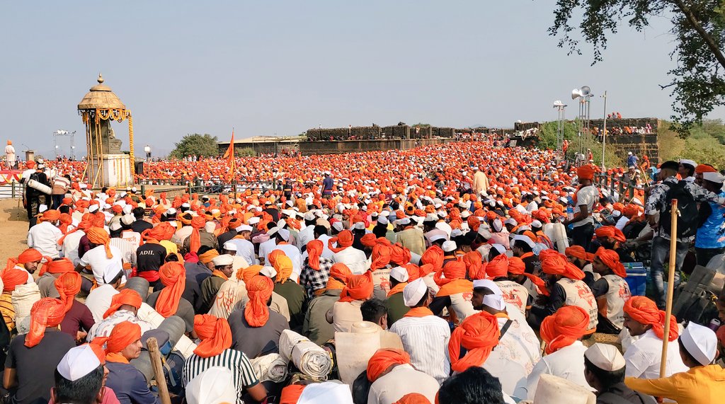 <a href="/kiranmane7777/">Kiran Mane</a> जरी भूंकले श्वान शतशः विरुद्ध ।
नका होऊ देऊ गति मार्ग रुद्ध ।।
किती हि जरी वादळे येती जाती ।
गिरी(हिमालय) जान्हवी ना कधीं ध्वस्त होती ।।

किरण माने तुझ्या सारखे असे किती श्वान आले भुंकले आणि किती गेले त्याला माफ नाही.

असो हे वादळ आता थांबत नसतं ⛳⛳⛳⛳⛳⛳⛳⛳⛳⛳⛳⛳⛳⛳⛳.
