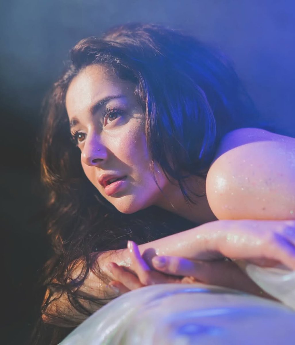 गो मुद्दतें हुई हैं किसी से जुदा हुए...

लेकिन ये दिल की आग अभी तक बुझी नहीं...