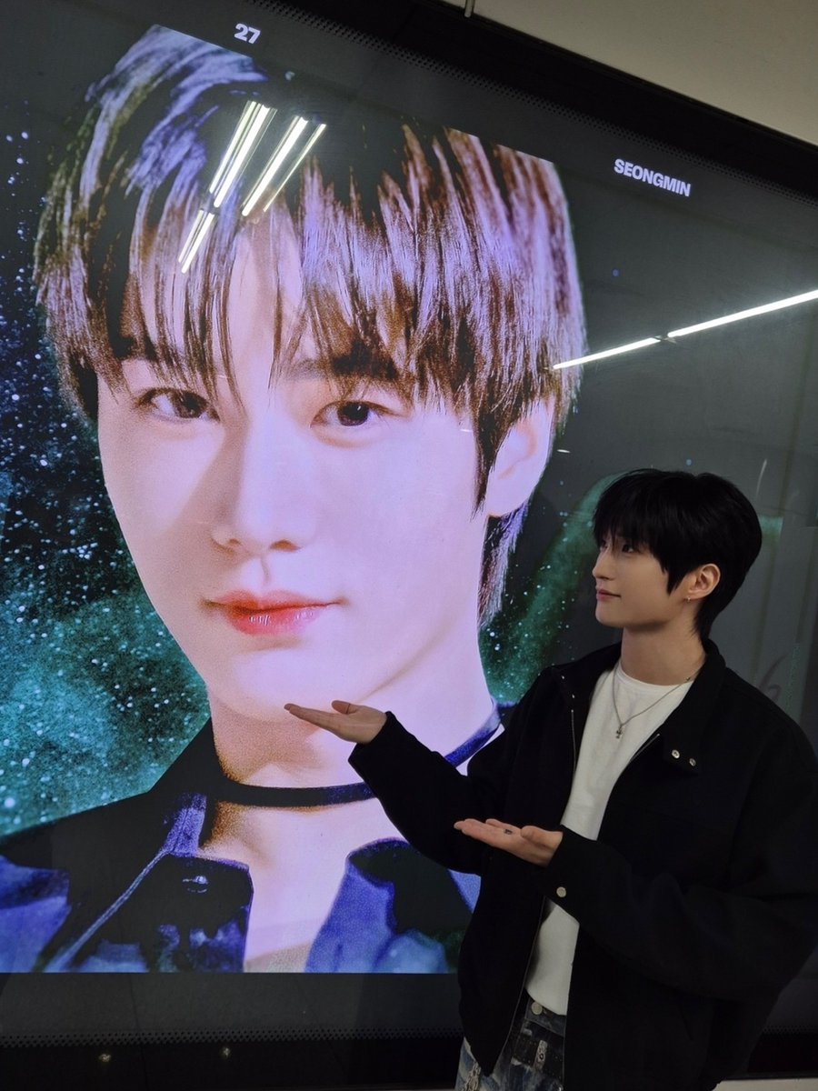 정 : 정성 가득한 생일상을 차려주고 싶은
성 : 성민아 오늘 미역국 맛있게 먹어라!
민 : 민첩하게 사진 찍구 왔다 성민아 룬아 생일 너무 축하해🥳🥳

#이찬 #E_CHAN #다크비 #DKB 
#HAPPY_LUNE_DAY