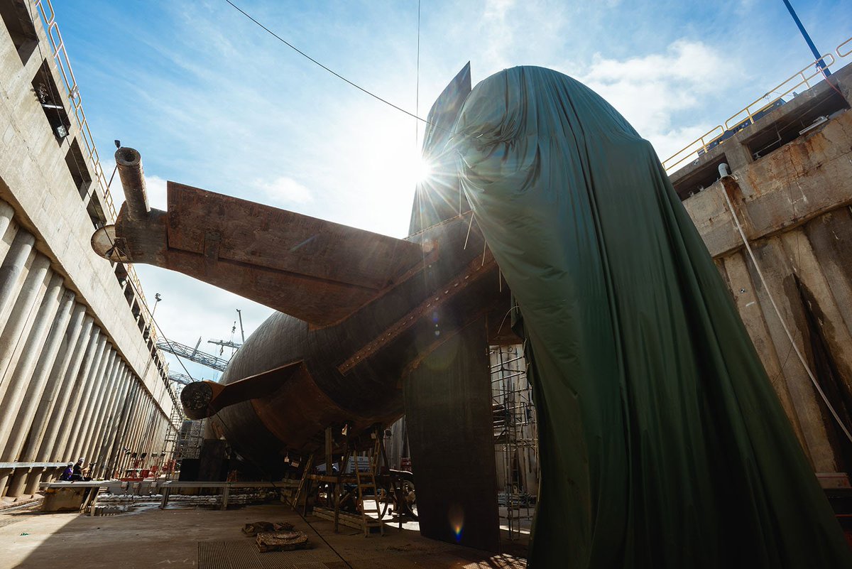 THESUBVET's tweet photo. What is that thing hanging off the side? Don’t tell me it’s a secret Star Trek warp nacelle. Well, that would explain those high-speed USOs we’re hearing about with disclosure, huh! USS Boise (SSN-764) undergoing repairs in dry dock, August 2020. #Submarine #Navy #SubMonday