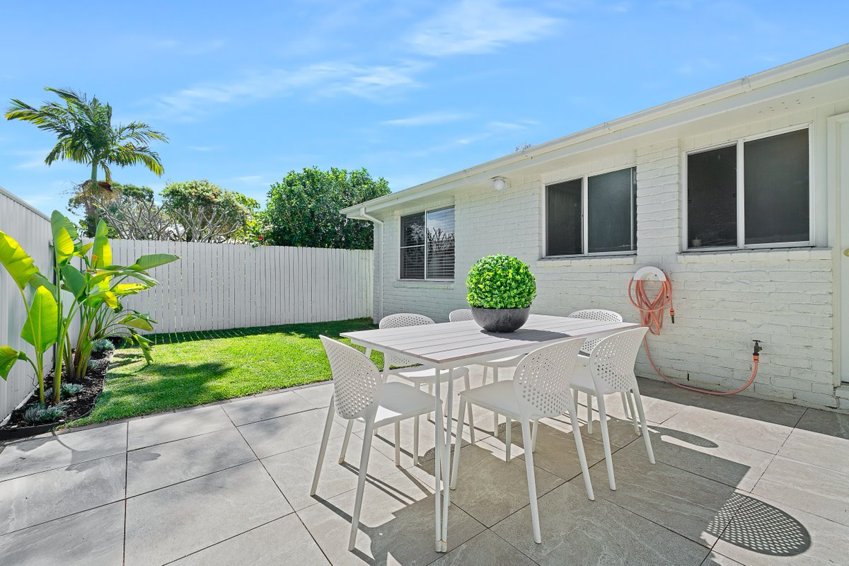 idealphotoAUS's tweet photo. First Impressions Matter! 🏡

Your entryway sets the tone for the entire home—whether you're selling, renting, or listing a holiday property. A welcoming front door and a clean, inviting porch can make all the difference in capturing attention and... https://t.co/dh1ypSmuo4 https://t.co/Mg2UGvZAcW