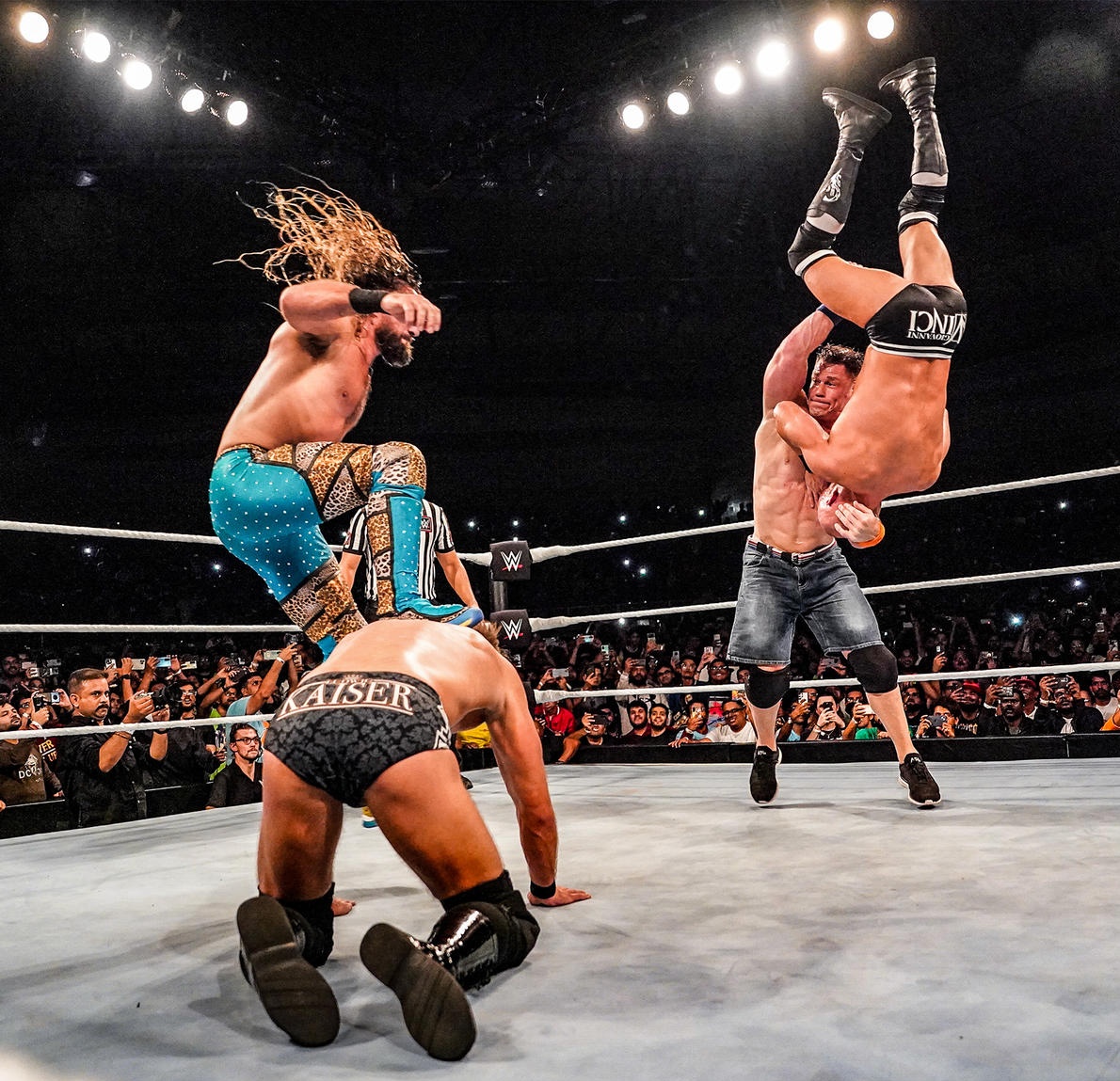 #WWERaw       FOLLOW TRAIN!

💪Follow me I'll follow back 
💪 Retweet 
💪 Reply with a GIF of your favorite wrestler along with your username 
💪 Like and follow everyone

FOR ACTIVE PEOPLE ONLY🚨
LET'S GAIN ‼️