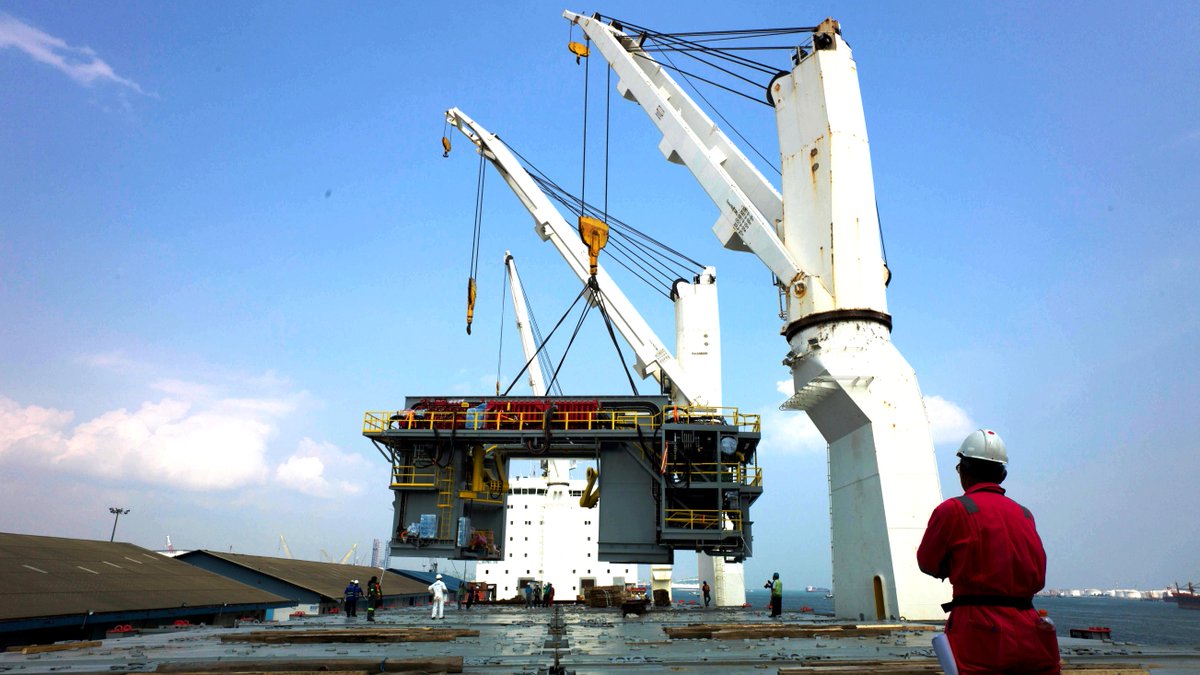 LV_Logistics's tweet photo. 𝐘𝐨𝐮𝐫 𝐜𝐡𝐚𝐥𝐥𝐞𝐧𝐠𝐞 𝐢𝐬 𝐨𝐮𝐫 𝐛𝐮𝐬𝐢𝐧𝐞𝐬𝐬!✌️

With over 100 years of knowledge and experience, we have a tailor-made solution for all logistics challenges. Want to see proof? Check out our website: ⬇️https://t.co/9znsVprtqK.

#transport #logistics #projects #global https://t.co/jEjCqcHNzS