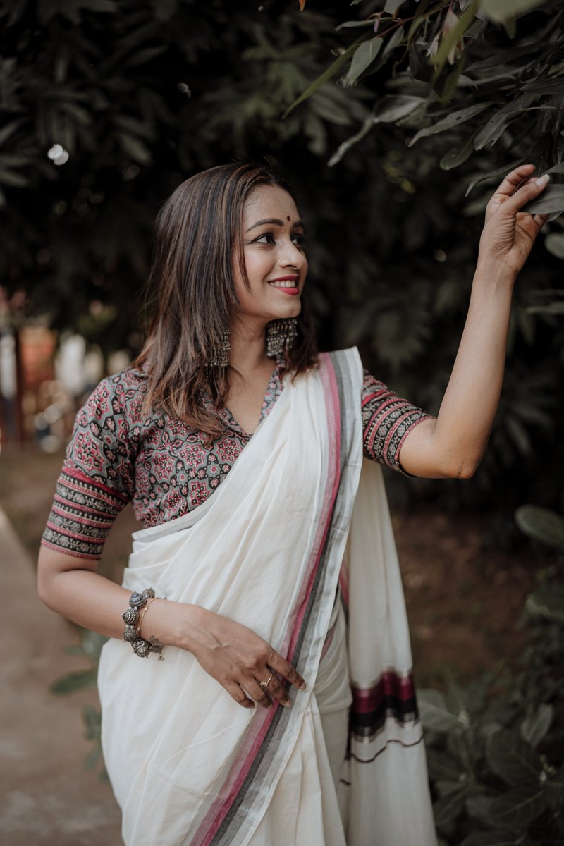 The article is a testament to the author's expertise. I love how this article breaks down complex ideas into easy-to-understand concepts. Lourdes Scaffe