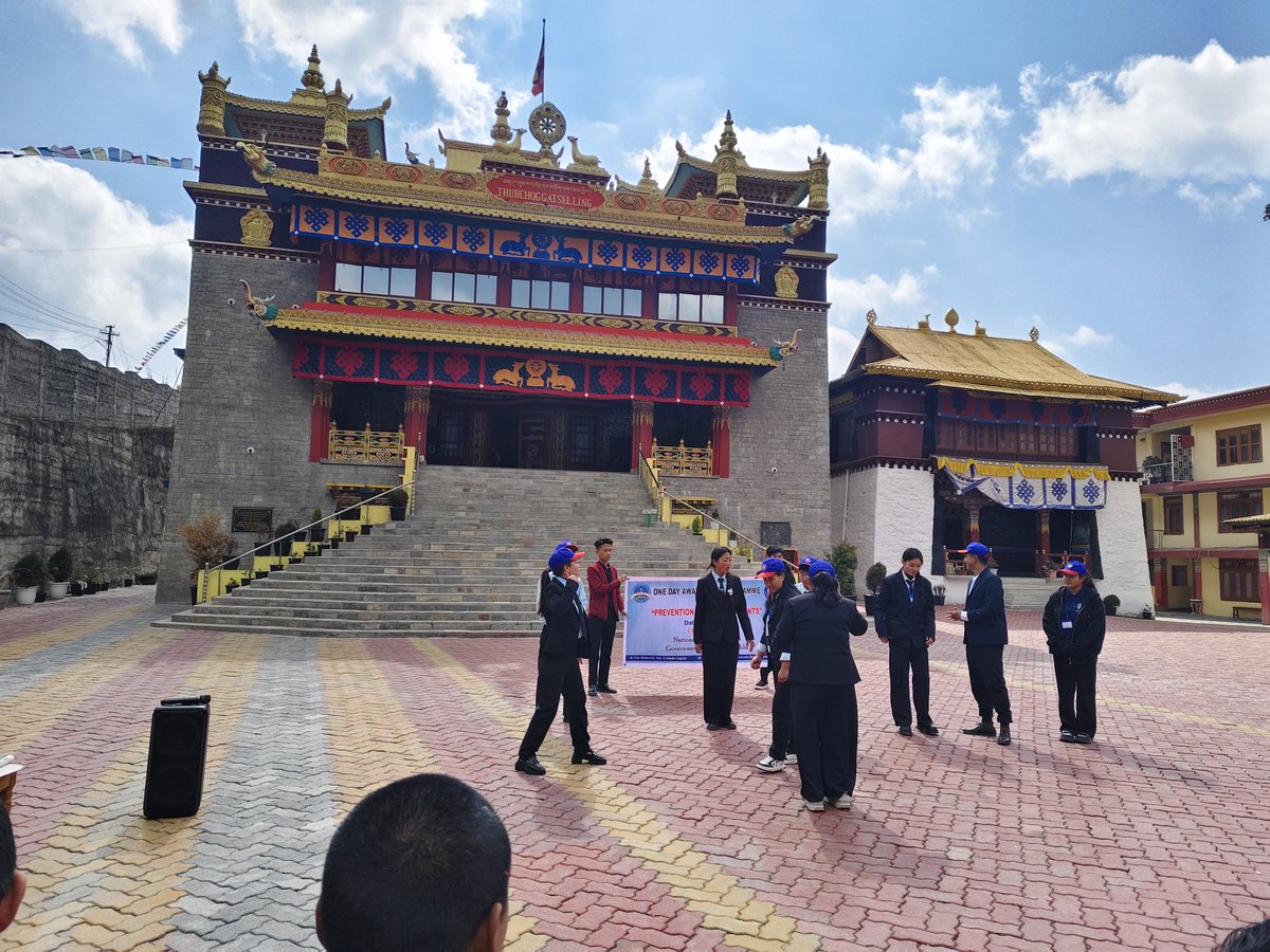 GCBNSSunit's tweet photo. NSS Unit GCB in collaboration with the District Administration &amp; Arunachal Pradesh Police West Kameng organized a Fire-Safety Awareness Campaign at key locations in Bomdila. #FireSafety @DBomdila @nss_rdguwahati @_NSSIndia @_NSSAwards @BomdilaPolice https://t.co/0mjoXYILXb