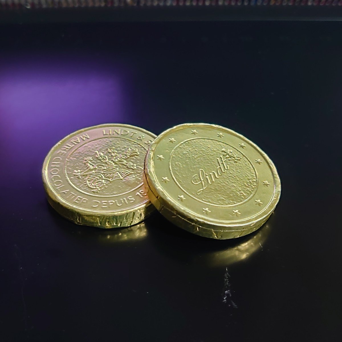 リンツがコインチョコ売ってたから買っちゃった。こういうのなんか良いよね。