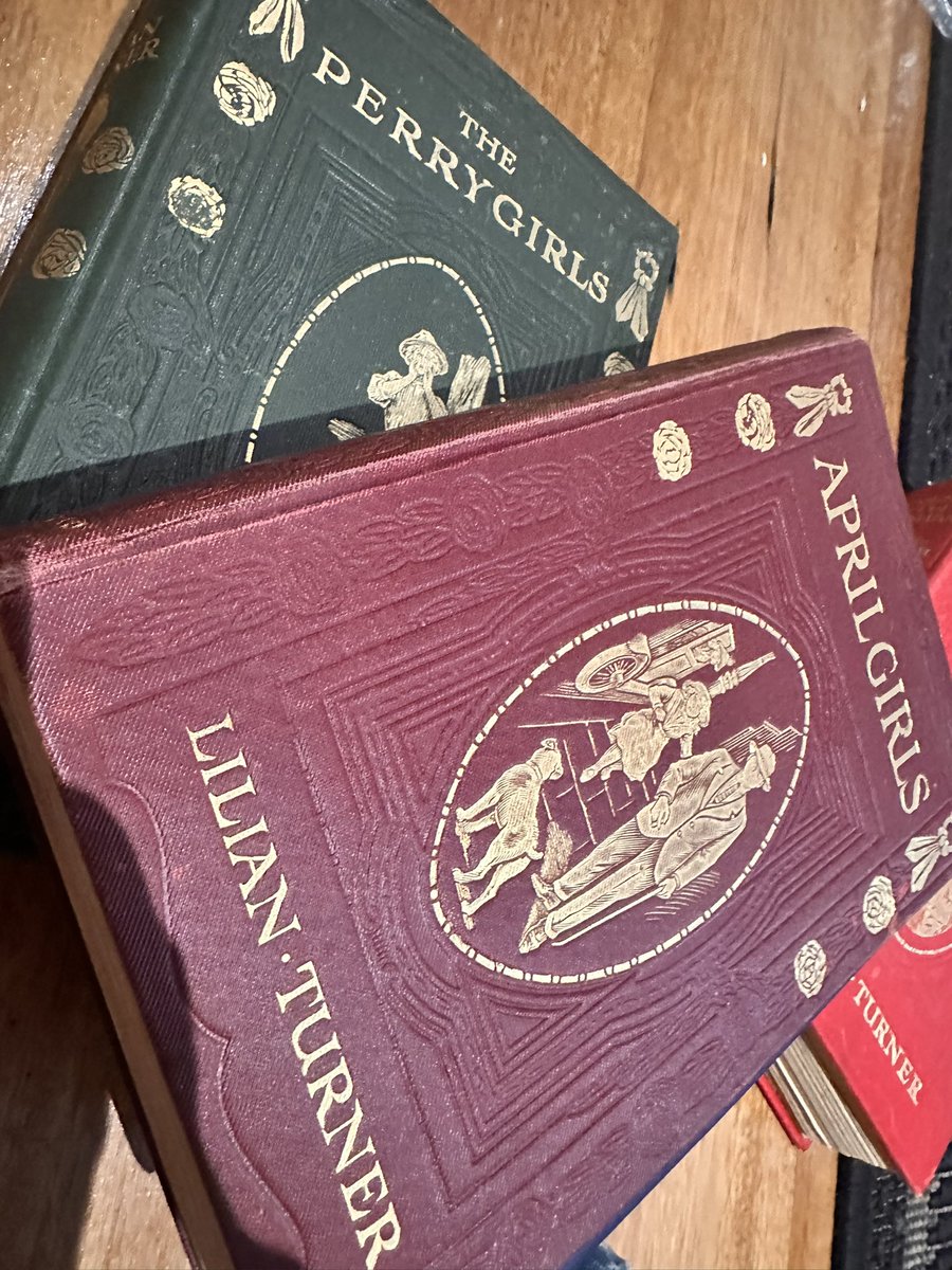 8NoBodysBiz's tweet image. #Australian #books herstory right there
Turner sisters Lilian &amp;amp; Ethel #AussieAuthors
Ethel became more famous when #SevenLittleAustralians turned into a TV show
Lilian 4 “flapper” books 
🩷 books 4 teens &amp;amp; young adults #BookX #VintageBooks #Authors #BookGeek #BookWorm #BookLover