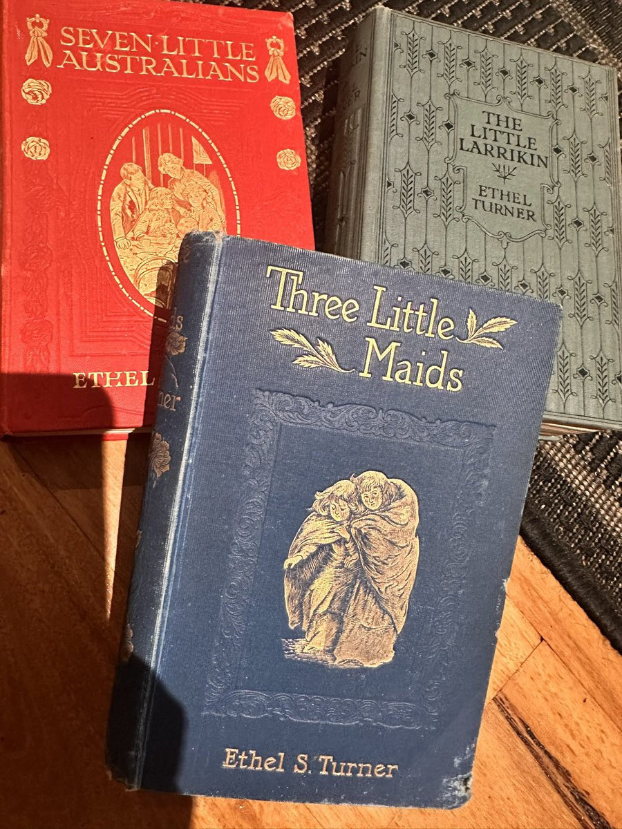 8NoBodysBiz's tweet image. #Australian #books herstory right there
Turner sisters Lilian &amp;amp; Ethel #AussieAuthors
Ethel became more famous when #SevenLittleAustralians turned into a TV show
Lilian 4 “flapper” books 
🩷 books 4 teens &amp;amp; young adults #BookX #VintageBooks #Authors #BookGeek #BookWorm #BookLover