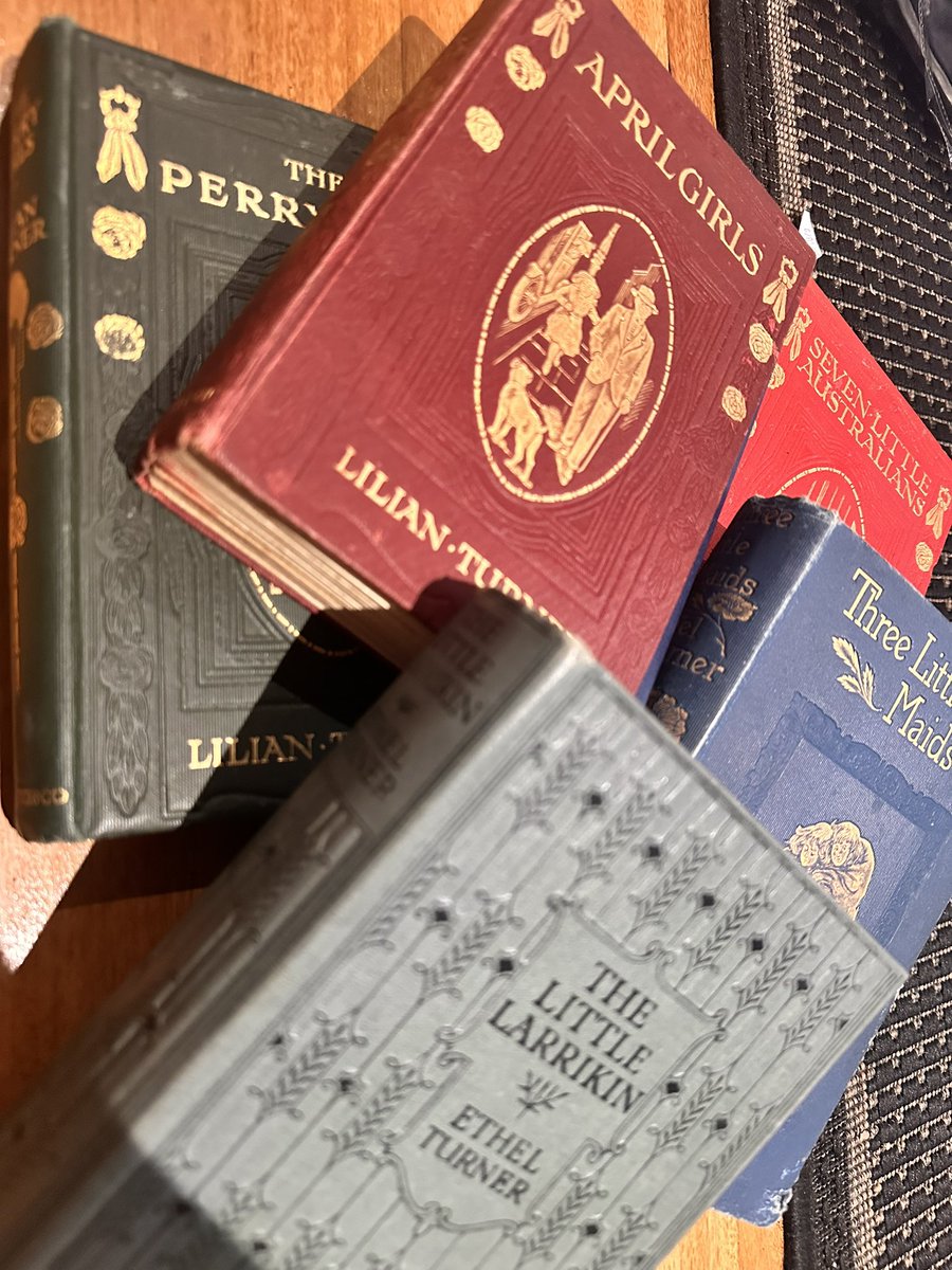 8NoBodysBiz's tweet image. #Australian #books herstory right there
Turner sisters Lilian &amp;amp; Ethel #AussieAuthors
Ethel became more famous when #SevenLittleAustralians turned into a TV show
Lilian 4 “flapper” books 
🩷 books 4 teens &amp;amp; young adults #BookX #VintageBooks #Authors #BookGeek #BookWorm #BookLover