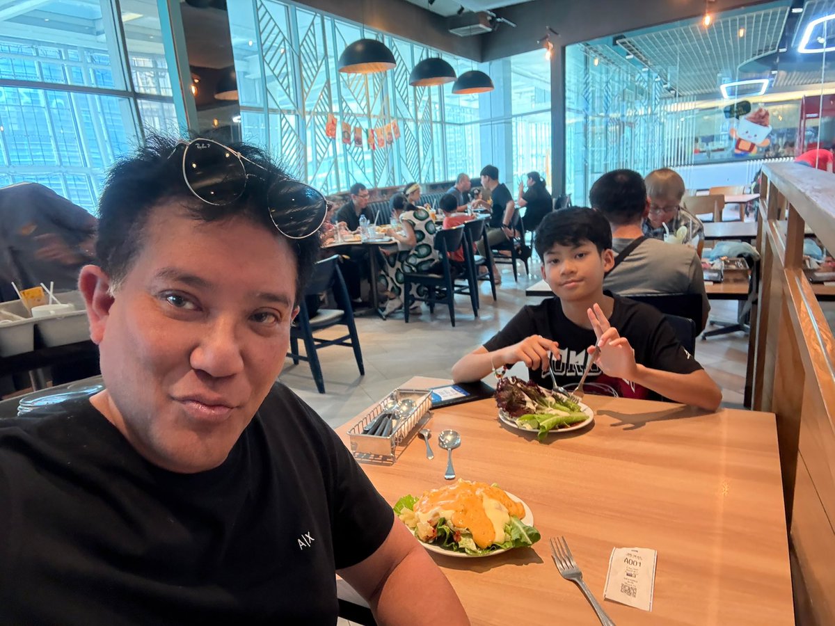 Patee Sarasin (@patee122) on Twitter photo มาทานข้าวกับลูกชายสุดที่รัก เขาชอบ Sizzler มากเลย นั่งไปนั่งมาก็คิดถึง <a href="/MJBank/">Pachara Panyayong</a> ลูกเขาน่ารักมาก มาทานข้าวกับลูกชายสุดที่รัก เขาชอบ Sizzler มากเลย นั่งไปนั่งมาก็คิดถึง <a href="/MJBank/">Pachara Panyayong</a> ลูกเขาน่ารักมาก