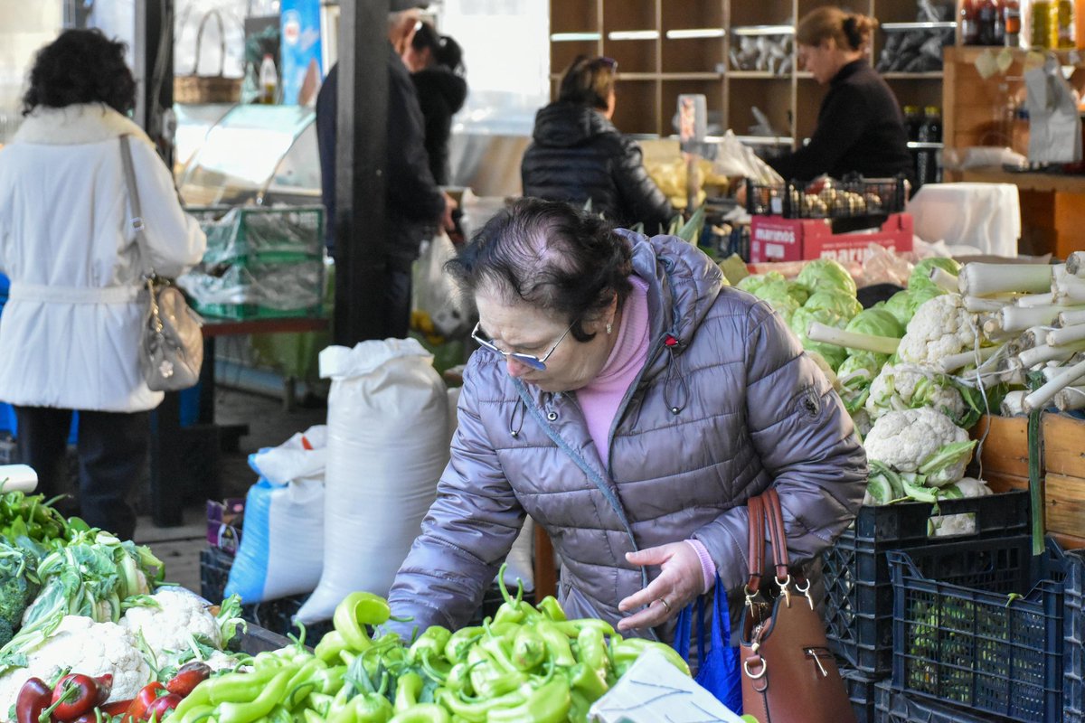 Freski dhe ngjyra nga tregu i fruta-perimeve “Petro Nini” 🍊🍍🍇

#ushqehunishëndetshëm🍏 
#aat 
#bashkiatiranë