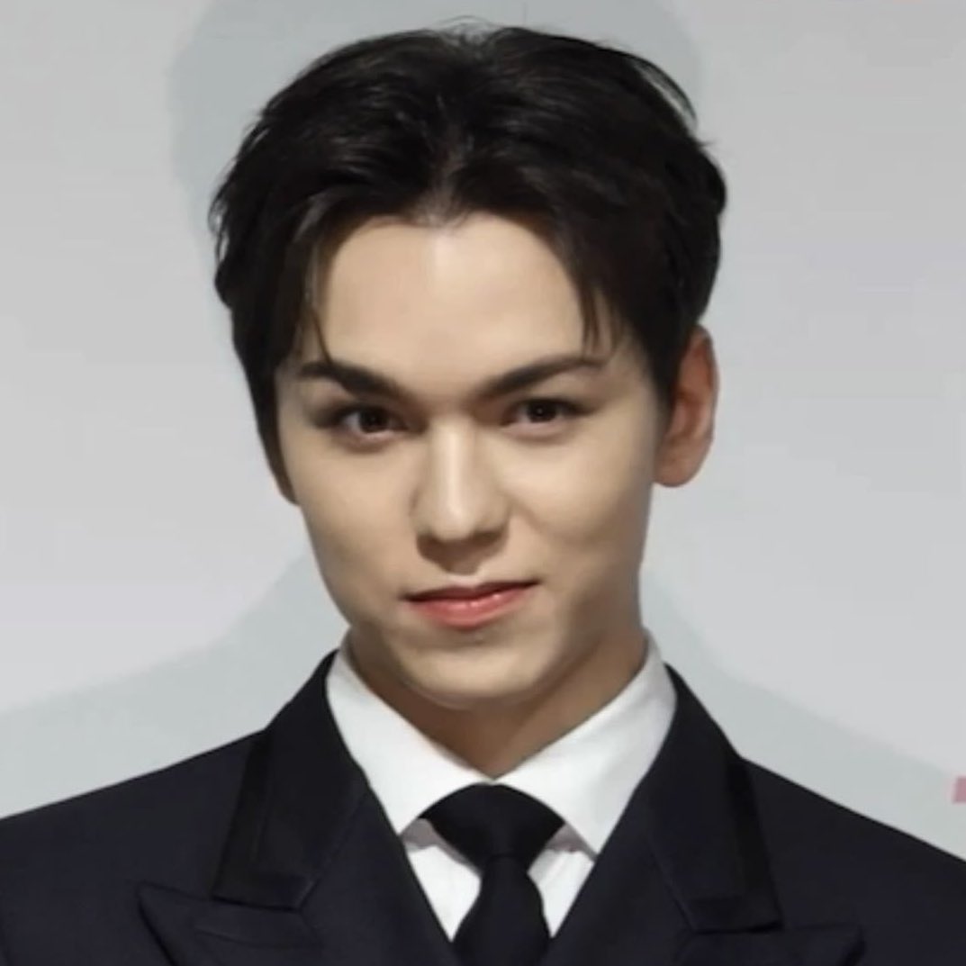 anoniemity's tweet photo. vernon                                      nonie https://t.co/z8832icnCF