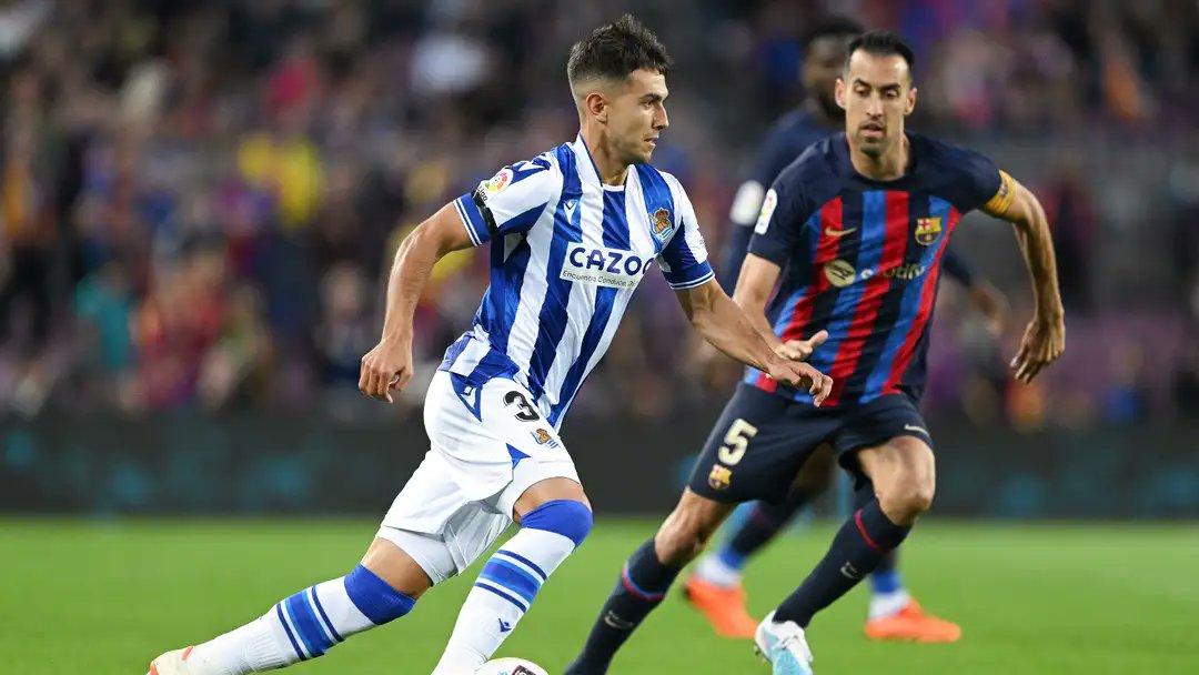 للأمانة أين الأصوات التي كانت تتعالى وتمدح في زوبيمندي ؟، حتى الحديث عنه توقف سواء في وسائل الإعلام المرئية أو المكتوبة .... لا هو وقع مع ليفربول ولا انتدبه البيارن ... ولا فكر فيه برشلونة 😂🤣🤣