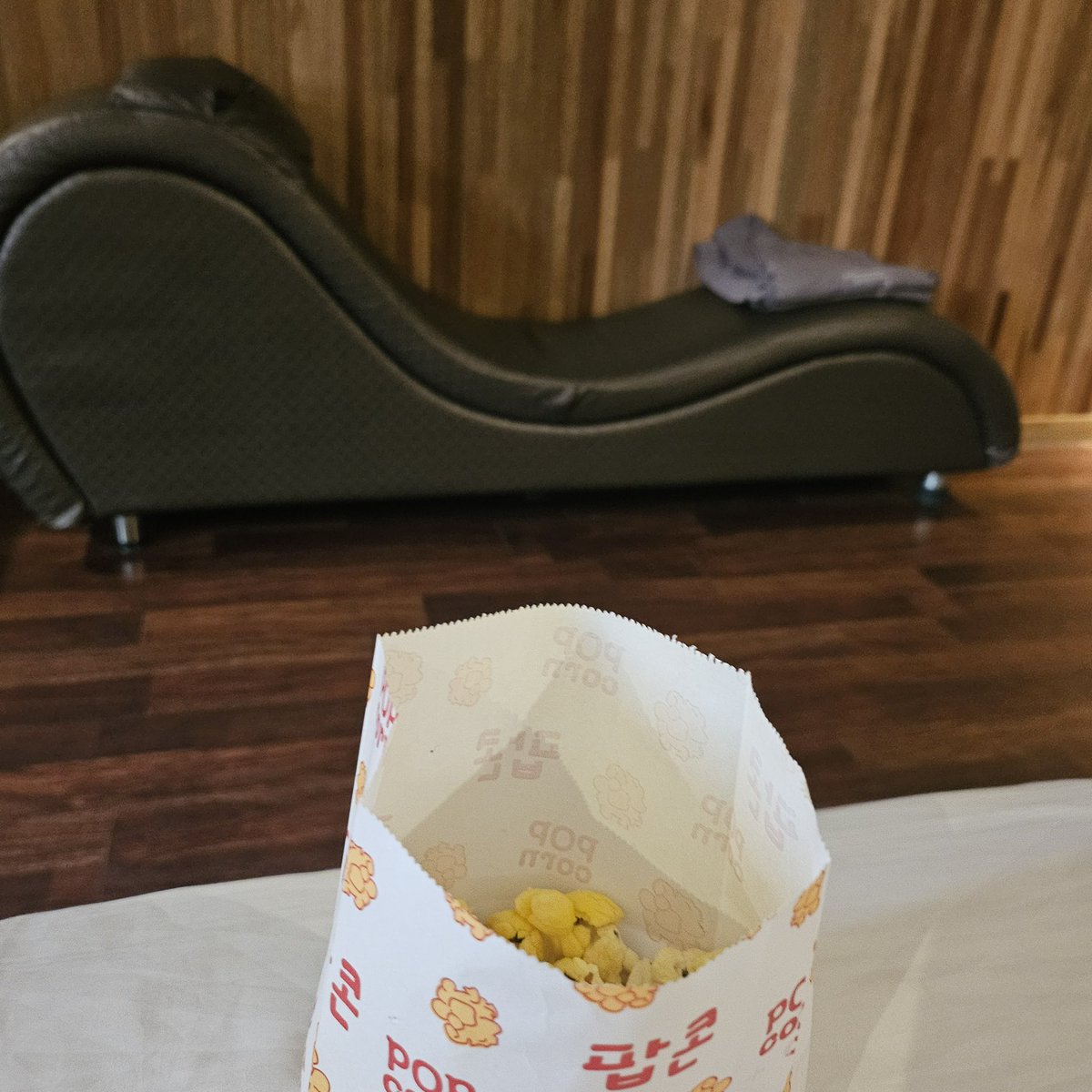 남편이 부탁해서 올리는글 ෆ

넷상 남자친구 구해요 ㅋㅋㅋㅋㅋㅋㅋㅋㅋㅋ
야하게 대화하실분 ! 
대화하다 맘맞으면 만나실분(당연셋이,,)

어느정도 네토있으면 좋겠구 멜돔X 바닐라나 섭으로 !
디엠쥬세용 

#남자친구 #구인 #멜섭 #바닐라 #마사지 #부부 #쏠남 #커플 #네토