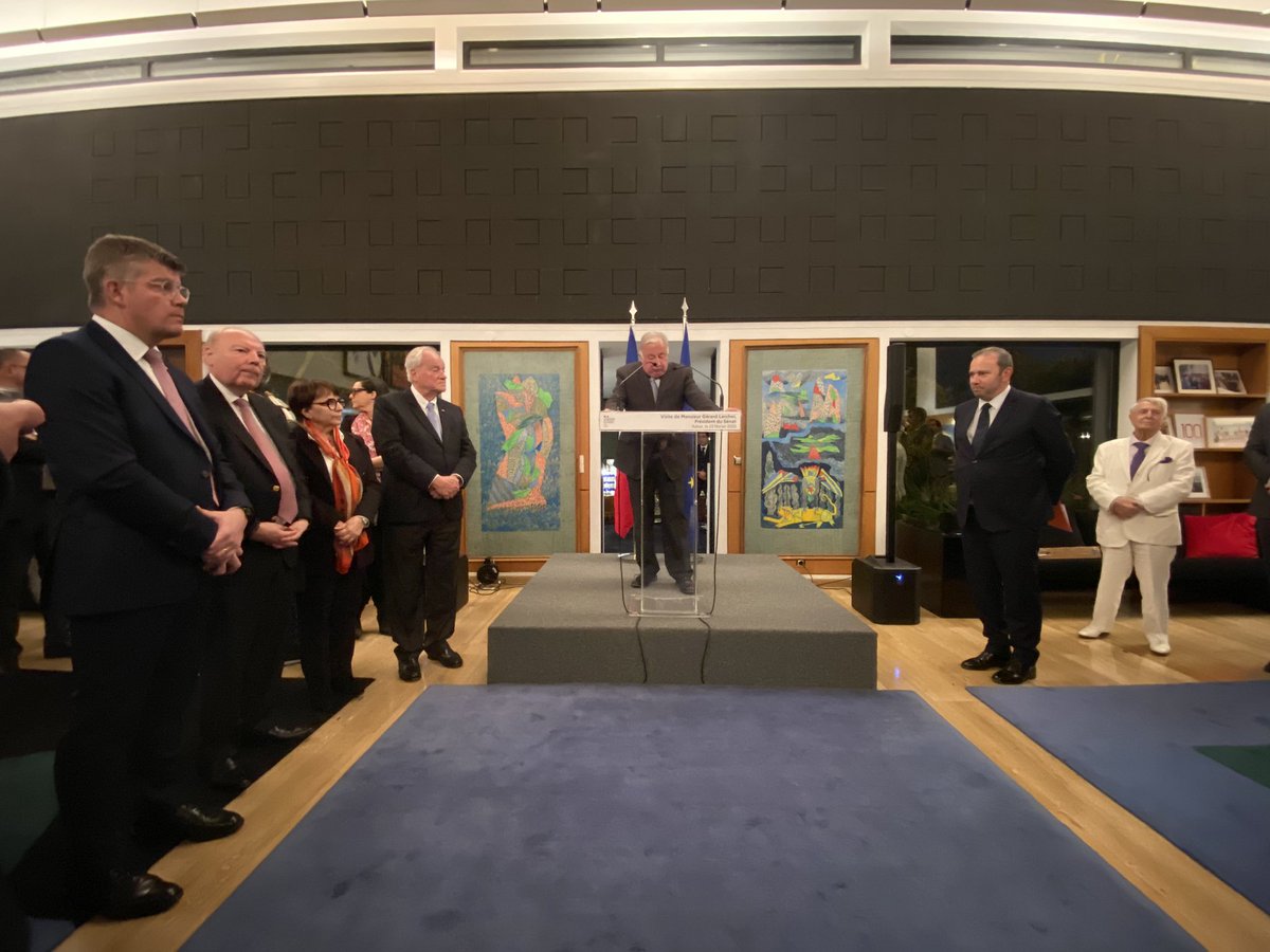 🇫🇷🤝🇲🇦Hier soir avec les représentants de la Communauté française au #Maroc qui font rayonner l’influence et l’esprit français. Ils ont tenu le bon cap de l’amitié entre nos deux pays ! <a href="/AmbaFranceMaroc/">La France au Maroc 🇫🇷🇪🇺</a>