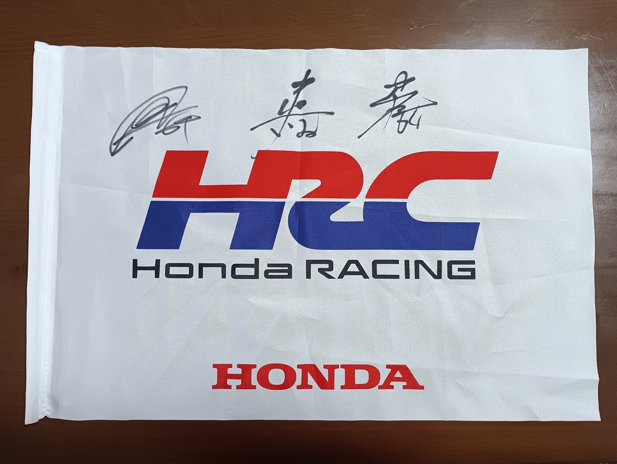 kumoha701N7's tweet image. #ModuloTHANKSDAY
ナカジマレーシングの中嶋監督、伊沢選手、大草選手からサインをいただきました！ありがとうございました！今季も全力で応援します！
