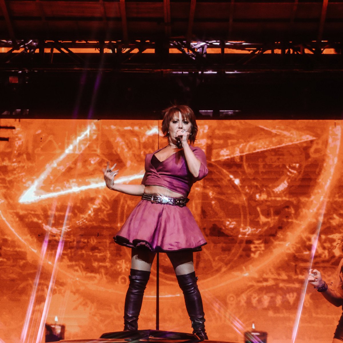 Ya nos tocaba brillar juntos rockeros de L.A. ✨️💎

Que hermosa segunda noche de mi #BrillaTourUs, los amo 💋🇺🇸. Nos vemos pronto San Jose, California.

Boletos: 
ticketmaster.com/event/1C006144…