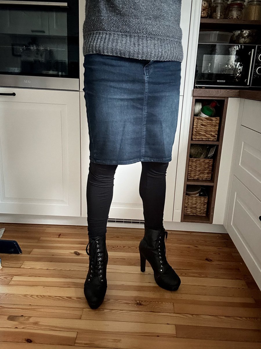 TheBeskirtedMan's tweet photo. It’s been a while since my last post. I was very sick, but am mostly recovered now. 🙂

#mensfashion #meninskirts #skirts #fashion #fashionhasnogender #genderlessfashion #genderequality #stoptoxicmasculinity #genderfluid #genderfluidfashion #meninheels #heelsformen #highheels https://t.co/QQLCXEWMSf
