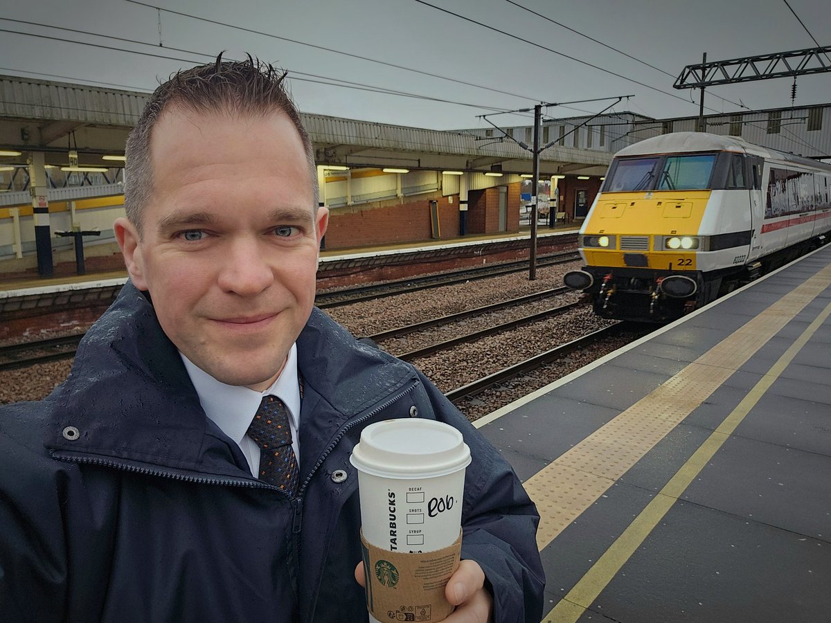 Back to work after a lovely weekend spent with my favourite people. Off to Wimbledon Park to catch up with some of my team before heading over to GB HQ at Cornhill. Travelling in style on a @lner Intercity 225.
Have a great Monday! #RailwayLife #mondaymotivation #gbrailfreight