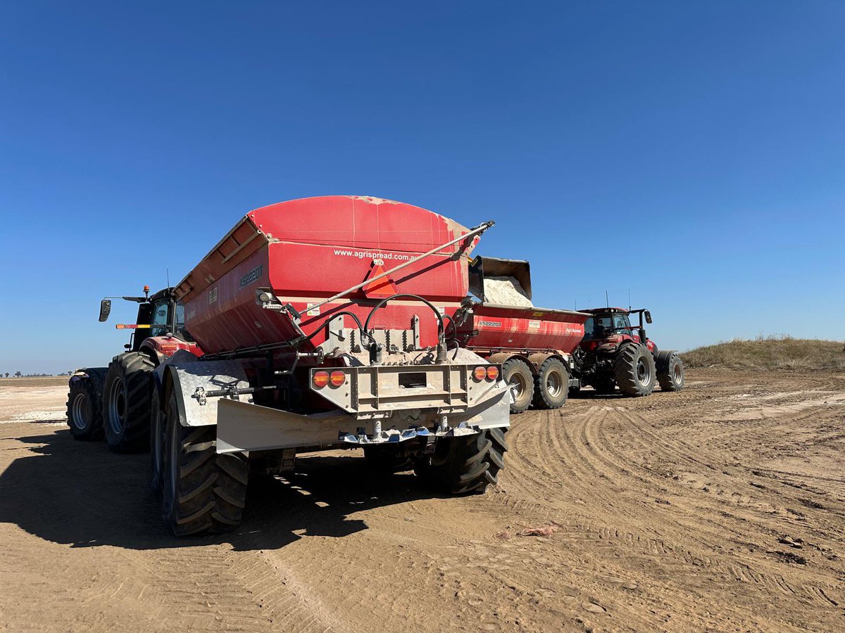 waringaag's tweet photo. Whatβs better than one @agrispreadirl? #johnstonagriculture smashing out the tonnes with there AS2220βs in NSW.
Contact your local dealer today to get your hands on one⦠or two AS Spreaders.
#agrispread #precisionfarming #farmmachinery #waringadistribution #spreading https://t.co/rN5NsdF9Id