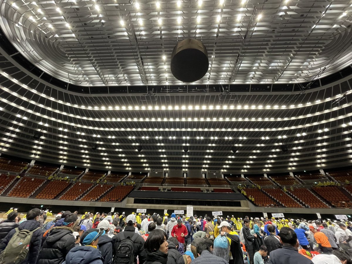 Nboxk2K's tweet photo. 完走した！完走した！完走した！ スタートからゴールまで走るていう当たり前の事がこれ程嬉しいと思った事ない🏃🏻💨 ラスト笑うくらい大失速でしたが……全ての方々と細胞たちに心より感謝致します🙏 帰りの電車で踵炎上🔥し始めた💦リハビリやり直し……頑張ろ➰🌟❕ https://t.co/Hhn1vQfX7P