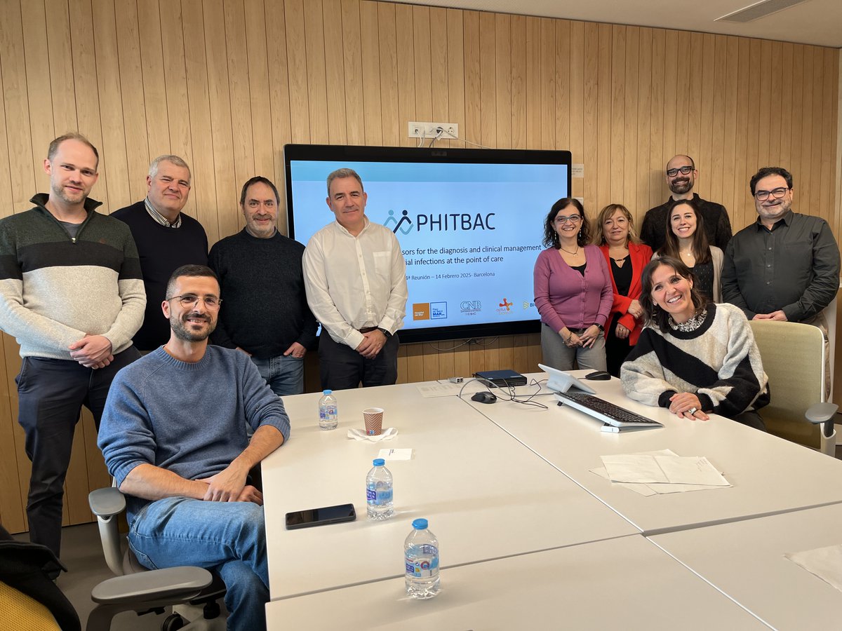Reunió dels membres del projecte de #nanotecnologia i #infeccions #PHITBAC a l’<a href="/hospitaldelmar/">Hospital del Mar</a>

Liderat per <a href="/icn2nano/">Catalan Institute of Nanoscience & Nanotechnology</a> i <a href="/CNB_CSIC/">Centro Nacional de Biotecnología (CSIC)</a>, amb participació del centre i de <a href="/HMar_research/">HMar Research Institute</a>

#antibiòtics #Biosensors

hospitaldelmar.cat/ca/noticies/vi…