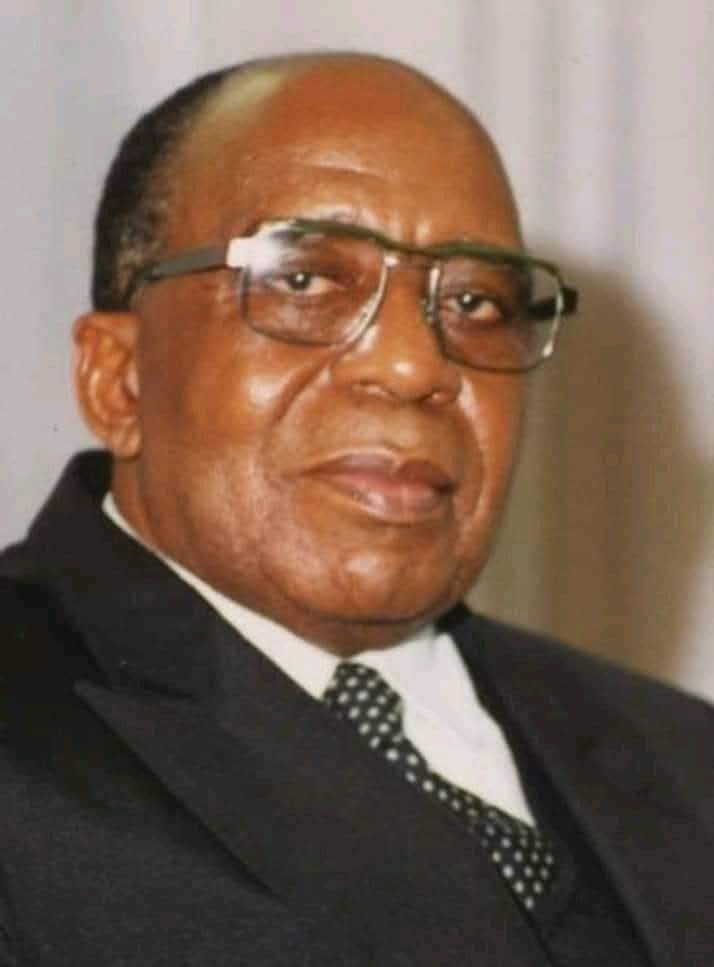 🚨🚨PARTI LUMUMBISTE UNIFIÉ (PALU).
24 FÉVRIER 2019 - 24 FÉVRIER 2025.
SIX ANS, JOUR POUR JOUR DEPUIS LA DISPARITION DU PATRIARCHE ANTOINE GIZENGA. SON EXCELLENCE DIDIER MAZENGA MUKANZU, SGCP DU PALU SE RENDRA À BUMA CET AVANT MIDI POUR DÉPOSER LES GERBES DE FLEURS AU MAUSOLÉE.