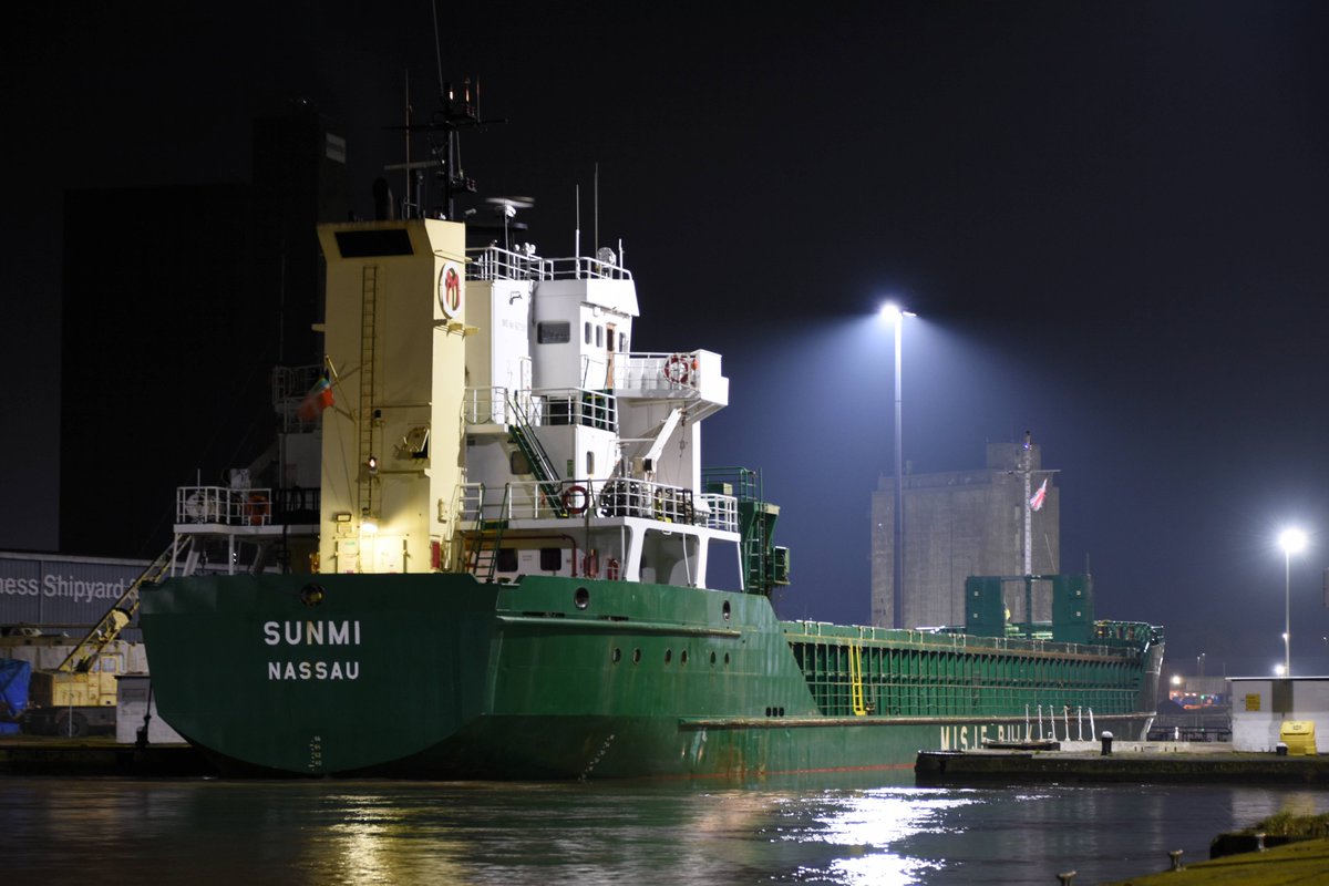 sharpnessmike's tweet image. 7 ships in 7 days at Sharpness including SUNMI, EEMS SERVANT and EEMS DRAIT with cement cargoes from Santander for Dragon Alfa cement.