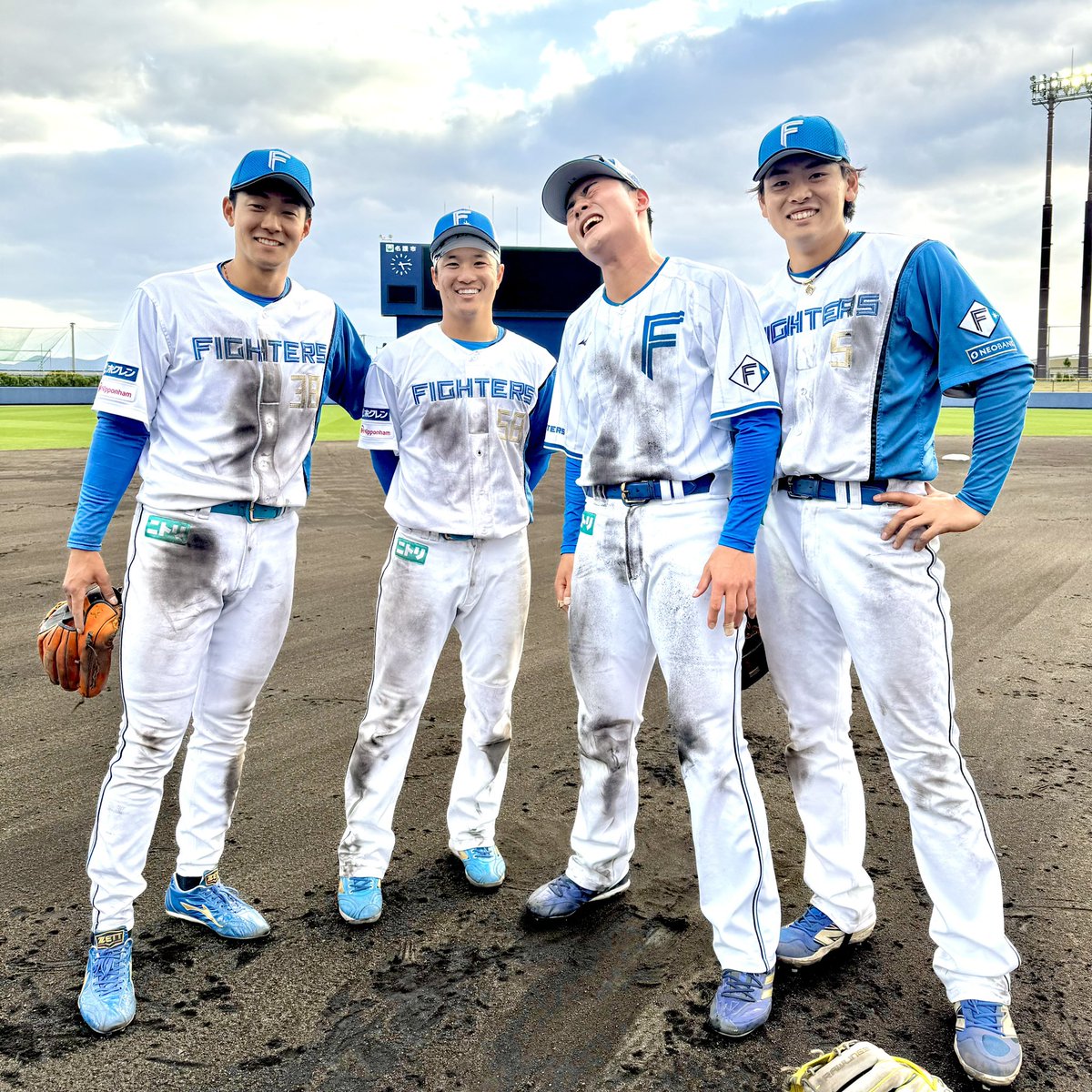 ◾️ファイターズ　推しペアクッション　野村佑希　清宮幸太郎 北海道日本ハムファイターズ 日ハム 野村祐希 清宮幸太郎 推し