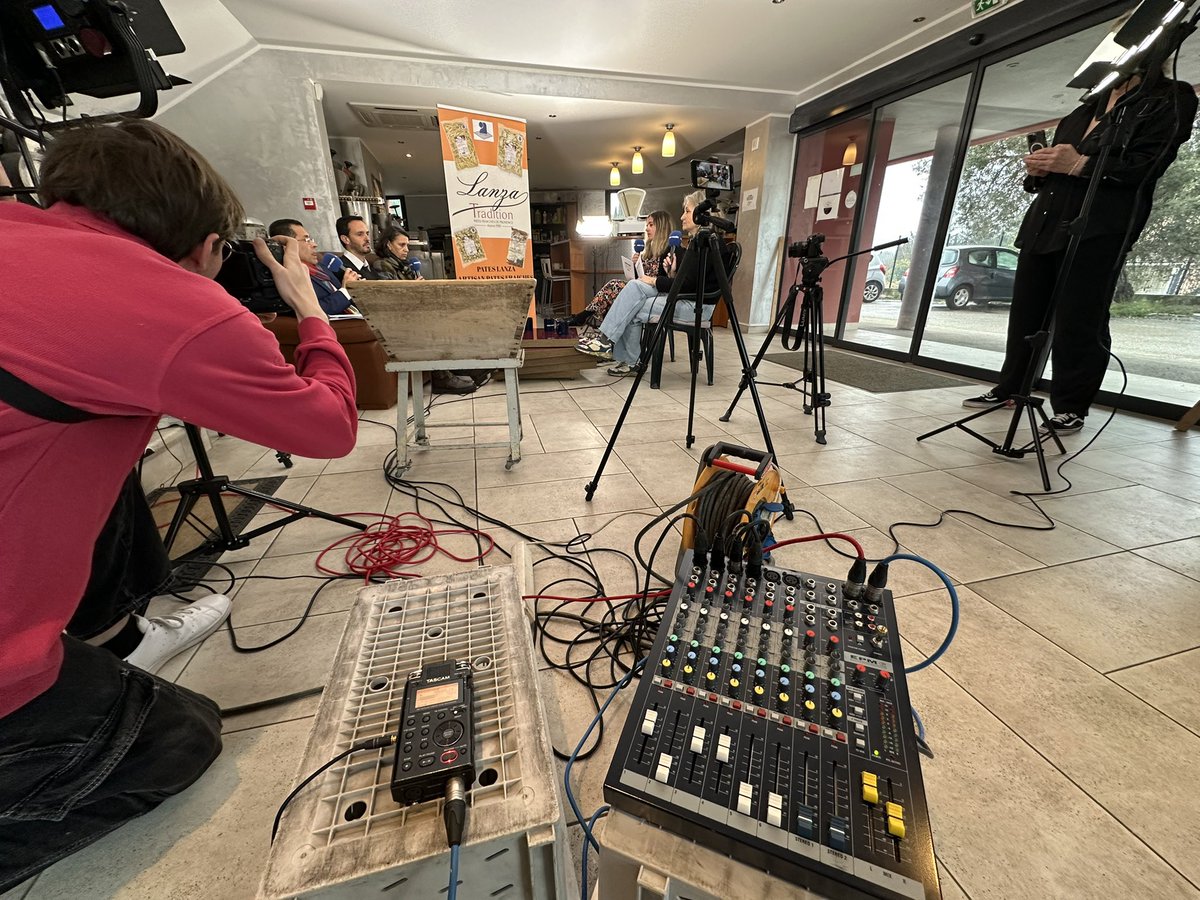 Tournage "Territoire éco Var" à Solliès
<a href="/Var_Matin/">Var-matin</a> 
<a href="/amandroussel/">Amandine Roussel</a> <a href="/mcberenger/">Marie-Cécile Bérenger</a> 
<a href="/lorisbiondi/">Loris Biondi</a> <a href="/SDonsey/">Sophie Donsey</a> 
<a href="/DenisCarreaux/">Denis Carreaux</a> <a href="/oliviermarino/">Olivier Marino</a> 
<a href="/CCIduVar/">CCI Var</a>