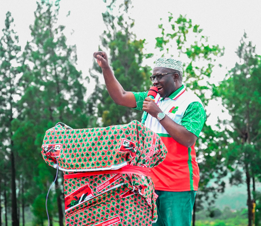 IntumwaNews's tweet image. #Burundi En province #Burunga, le parti @CnddFdd a organisé ce samedi 22 Fév 2025, des cérémonies de démonstration de force du parti en commune #Makamba. Activité rehaussée par les cadres natifs de cette province dont le Secrétaire National en charges des anciens combattants.