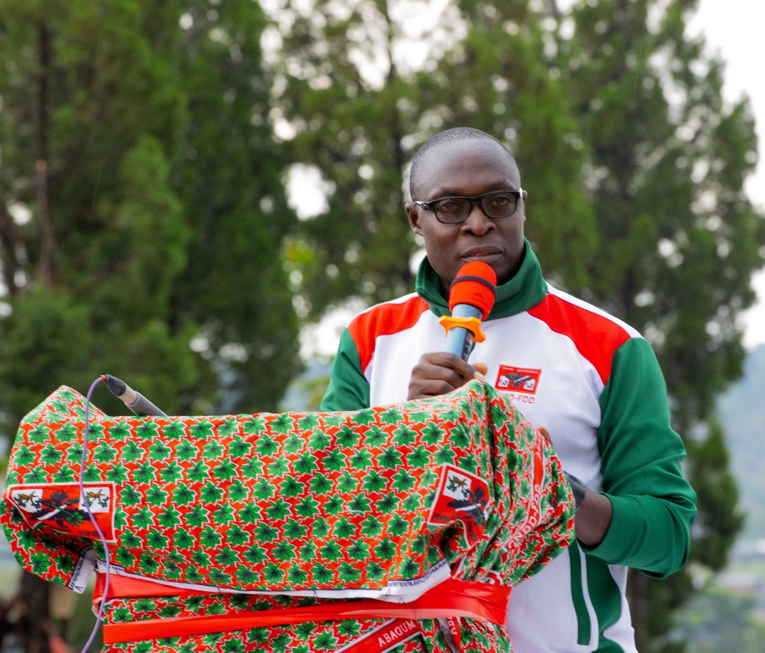 IntumwaNews's tweet image. #Burundi En province #Burunga, le parti @CnddFdd a organisé ce samedi 22 Fév 2025, des cérémonies de démonstration de force du parti en commune #Makamba. Activité rehaussée par les cadres natifs de cette province dont le Secrétaire National en charges des anciens combattants.