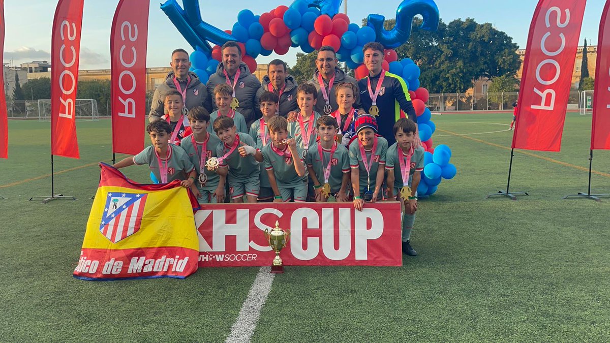 🏆 ¡El Benjamín A, vencedor de la KHS Cup!

Un doblete de Marcos en el último partido de la fase final, en el cual derrotamos por 0-2 al Benfica, nos dio el título.

¡Gran trabajo este fin de semana en Malta! 💪