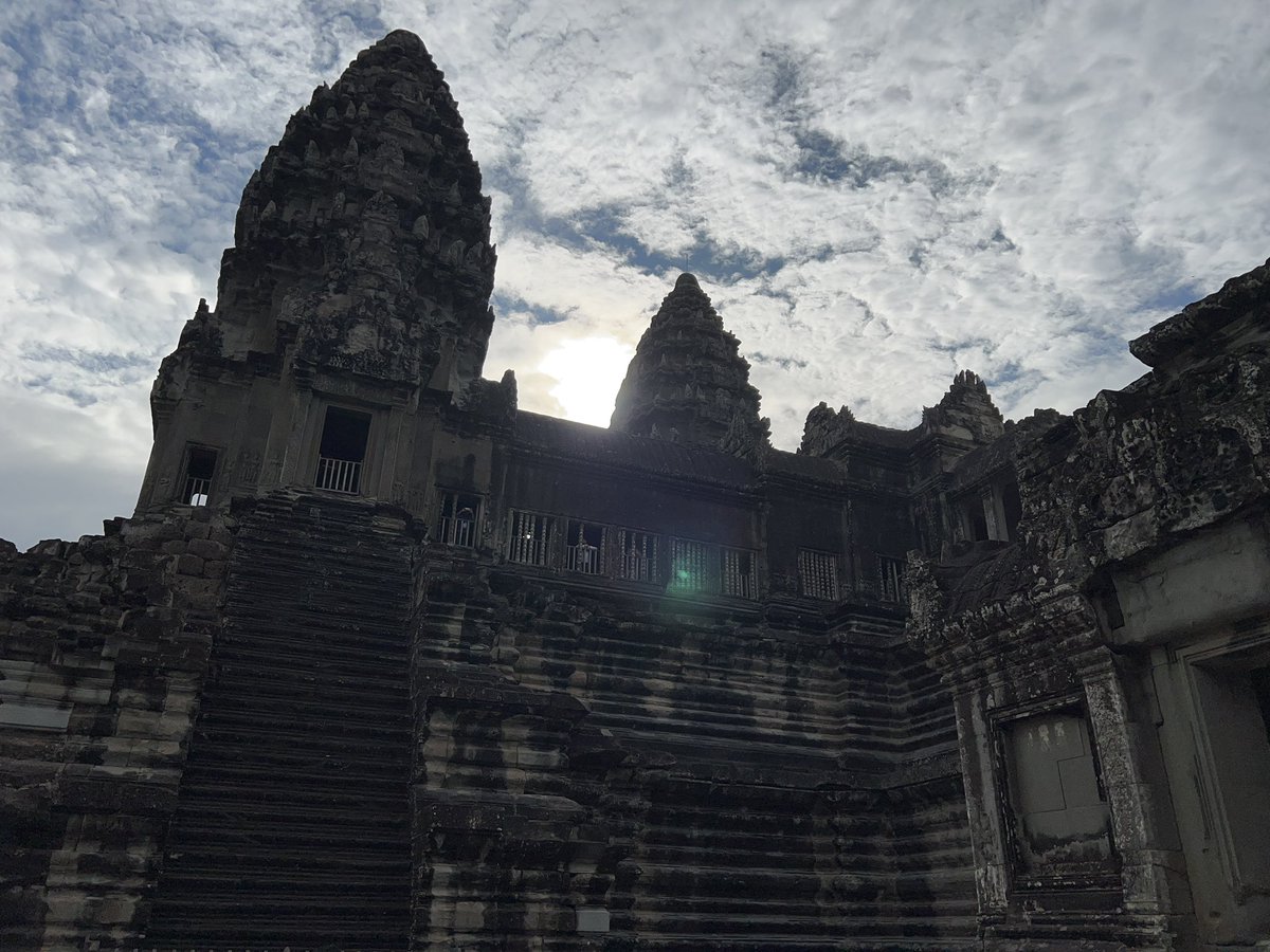 I never ever
dwell 
in my own past 
but the history 
of others
moves me

(ph Angkor Wat by me today