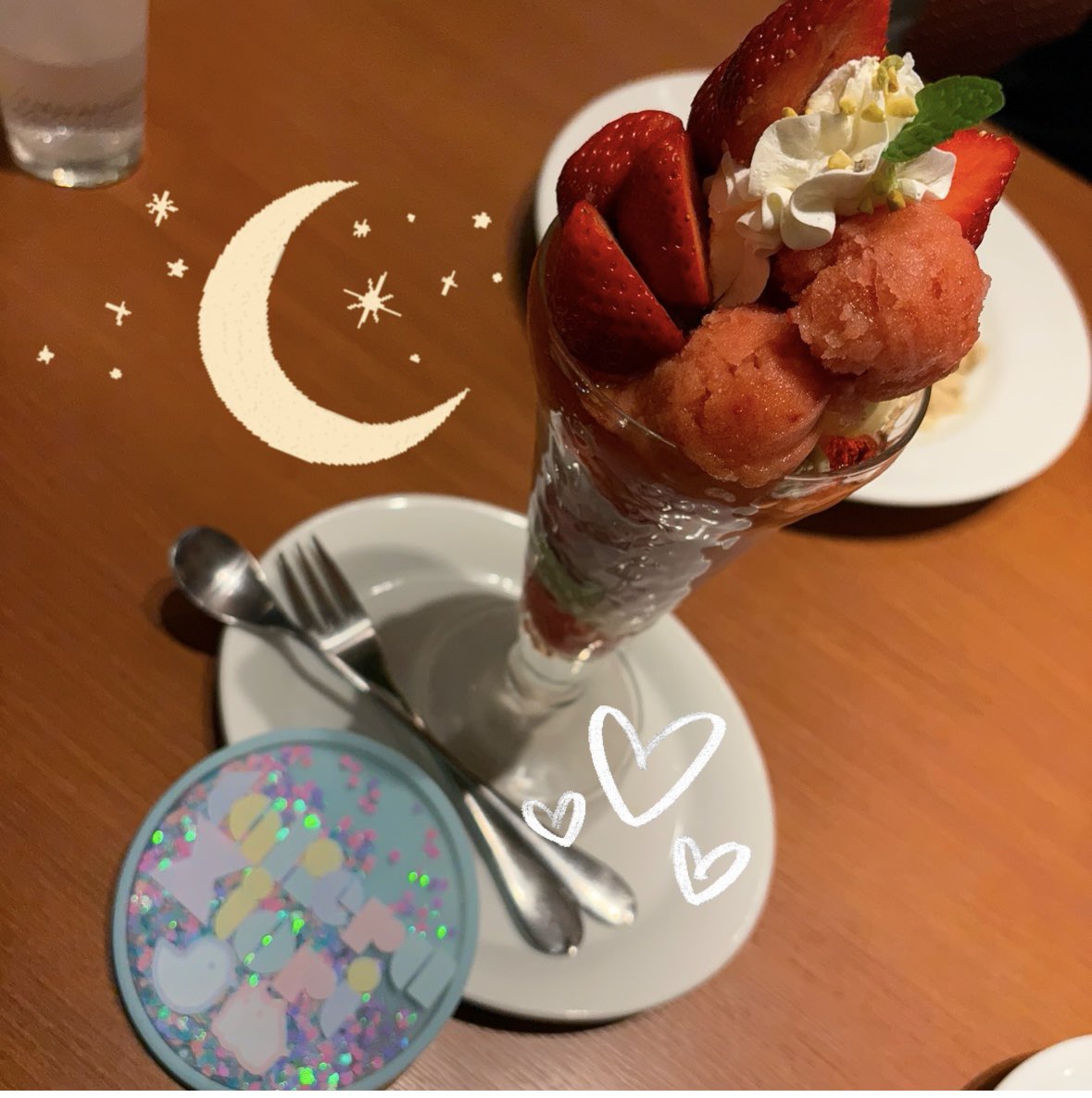 webイベの企画グッズが届きました
剣伊コースター、ぎっしりしたきらきらがとてもかわいい
これがふたりの色…と思うとあまりのかわいさにずっと見てしまいます
移動中の身だったので断念したのですが、今度は剣伊と一緒に撮りたいな
素敵なグッズ、本当にありがとうございました

 #鵠と月夜