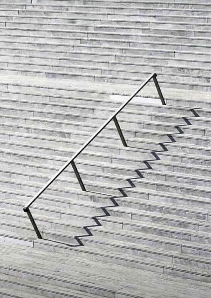 لاتصدق كل ماتسمع عن الناس فالشخص 
المقصود  قد يكون مستقيما لكن من 
يعكس صورته هو المائل..!